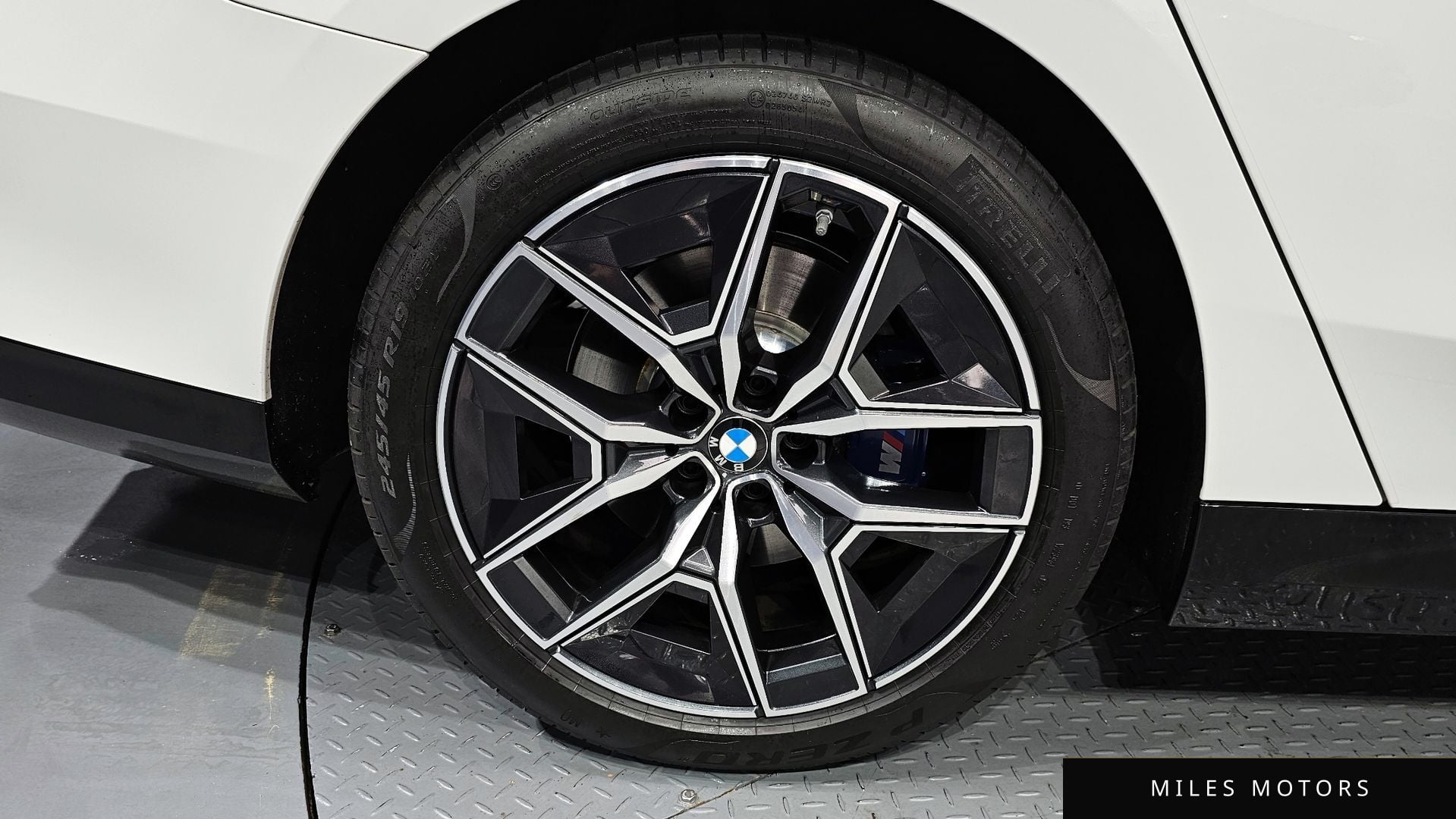 BMW 5 Series (G60) 2025 — миниатюра 5