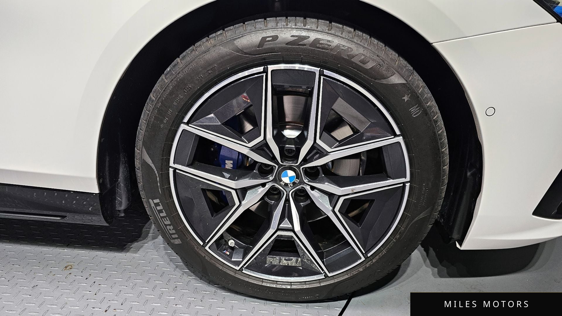 BMW 5 Series (G60) 2025 — миниатюра 7
