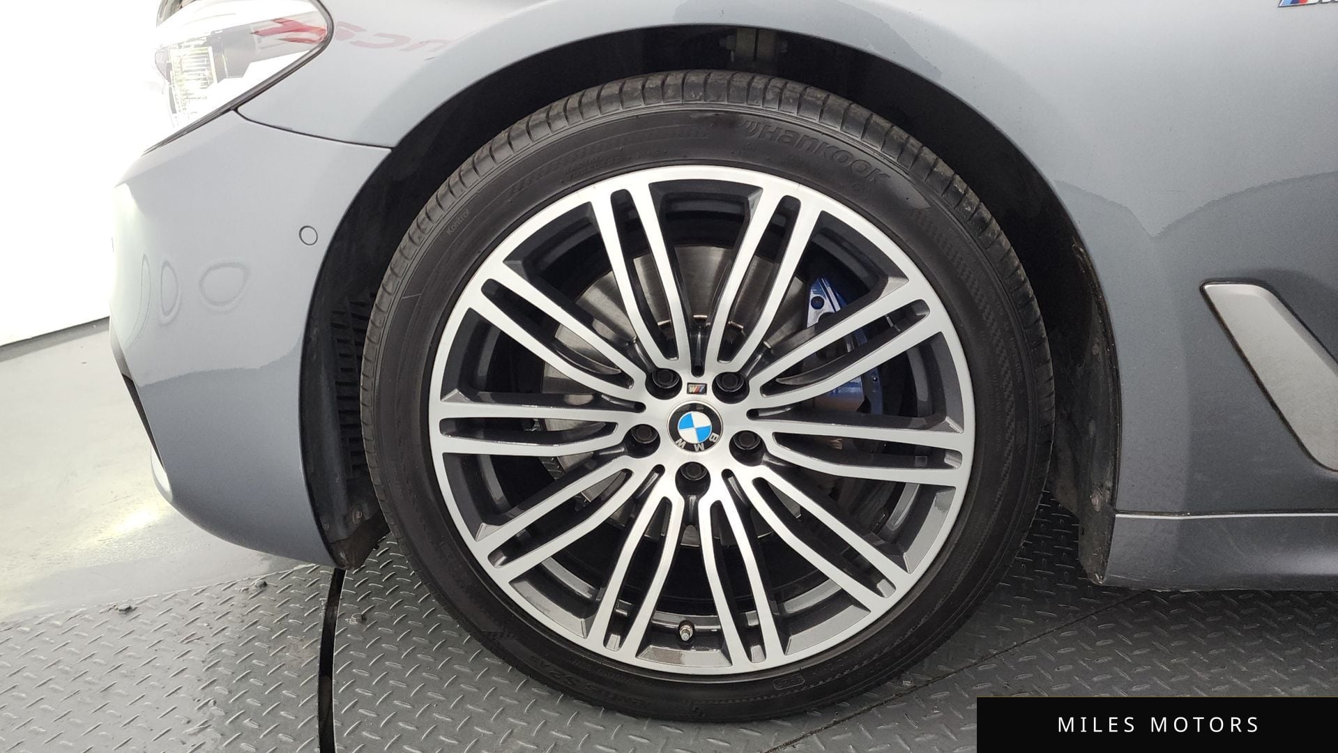 BMW 5 Series (G30) 2019 — миниатюра 5
