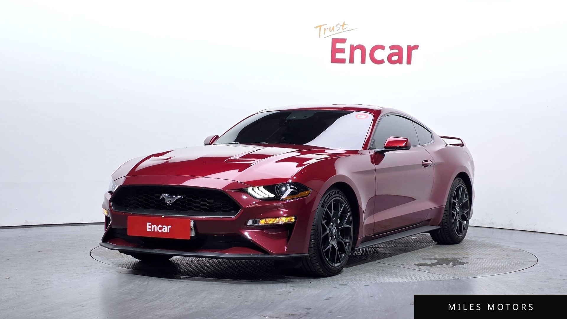 Ford Mustang 2019 — фото 1 из 12