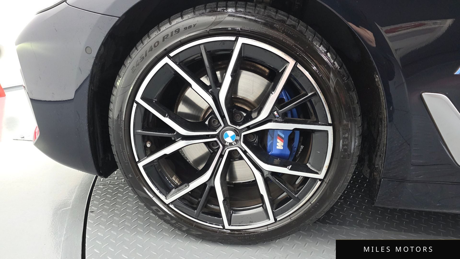 BMW 5 Series (G30) 2022 — миниатюра 5