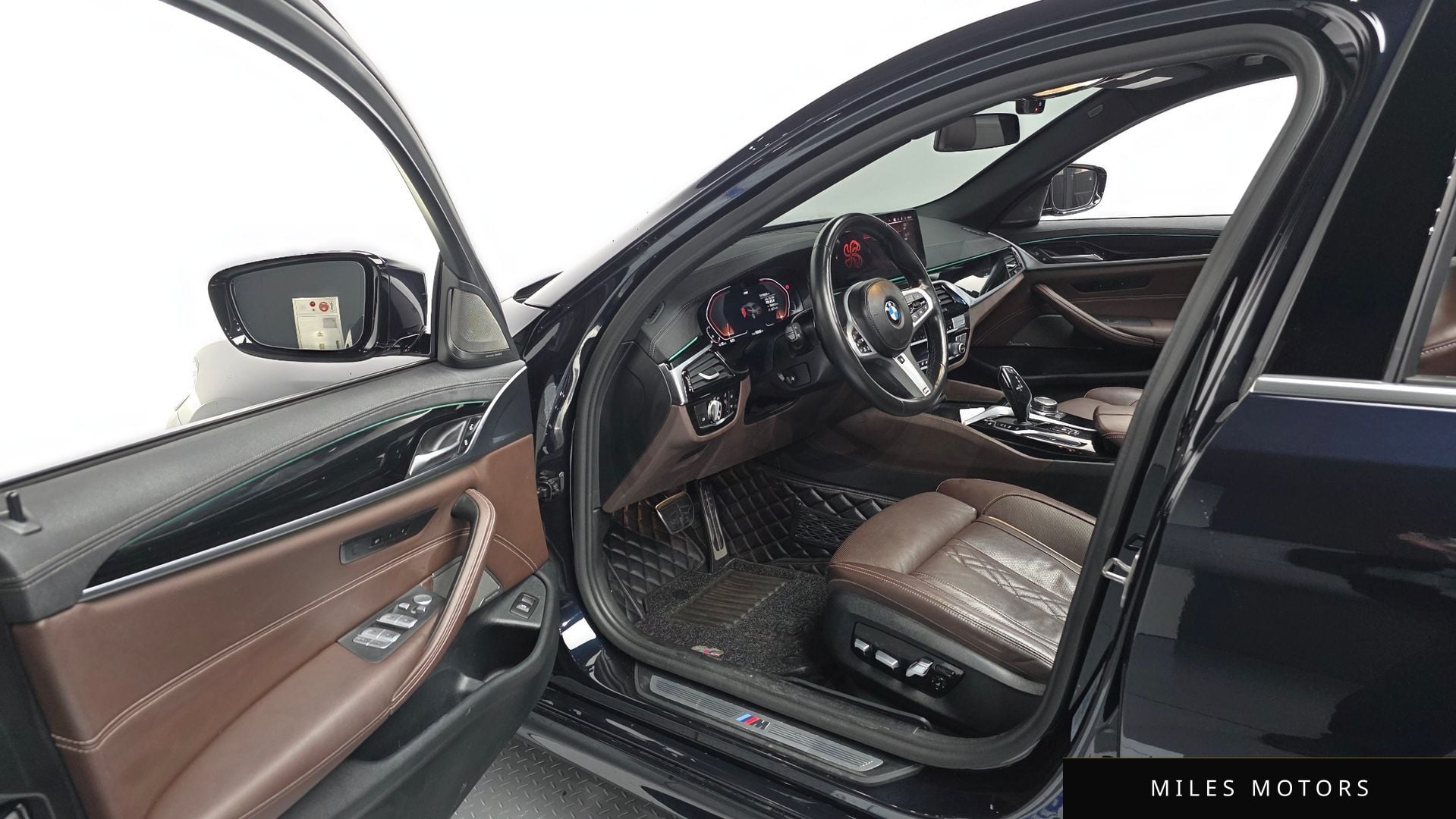BMW 5 Series (G30) 2022 — миниатюра 10