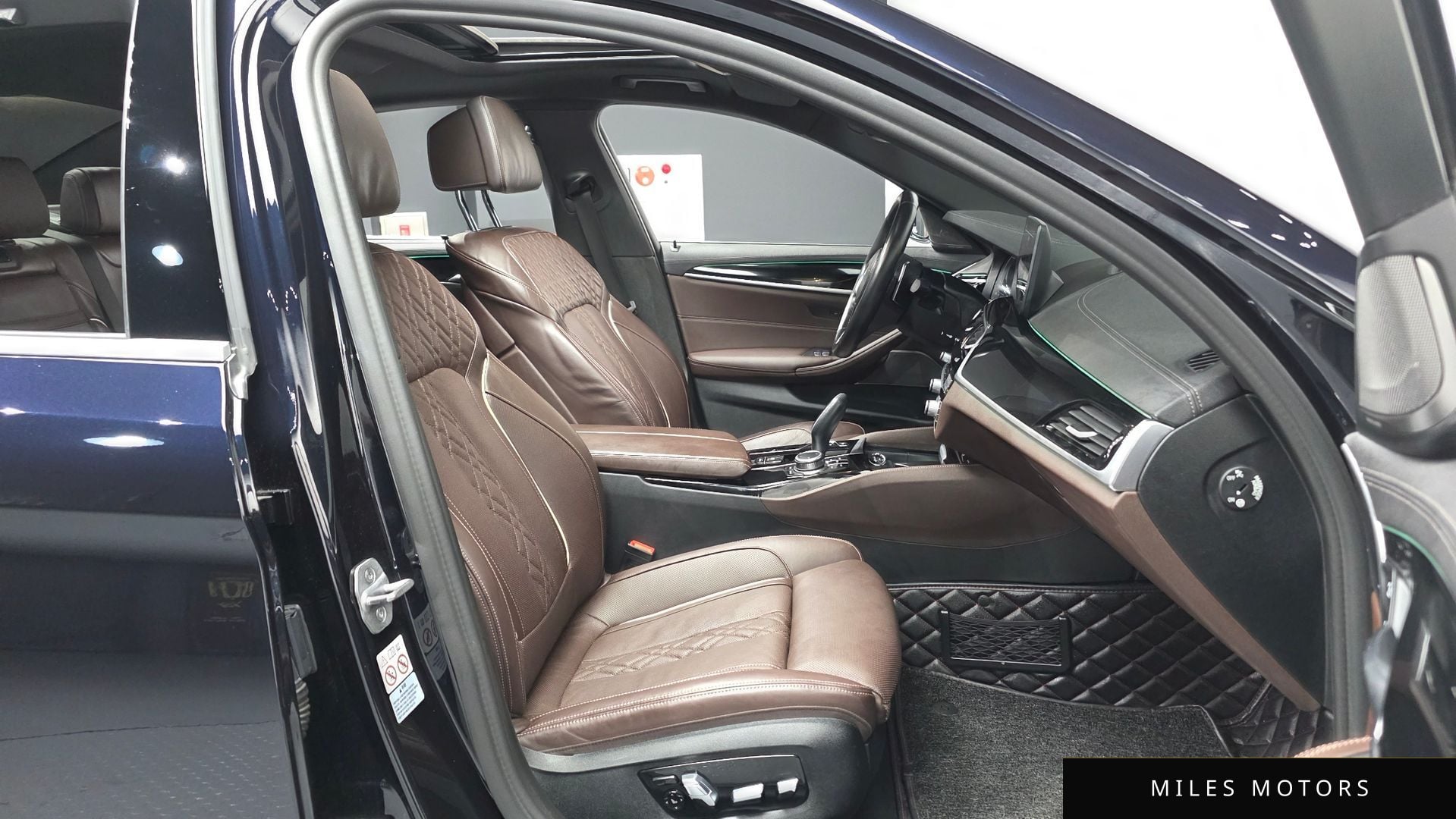BMW 5 Series (G30) 2022 — миниатюра 11