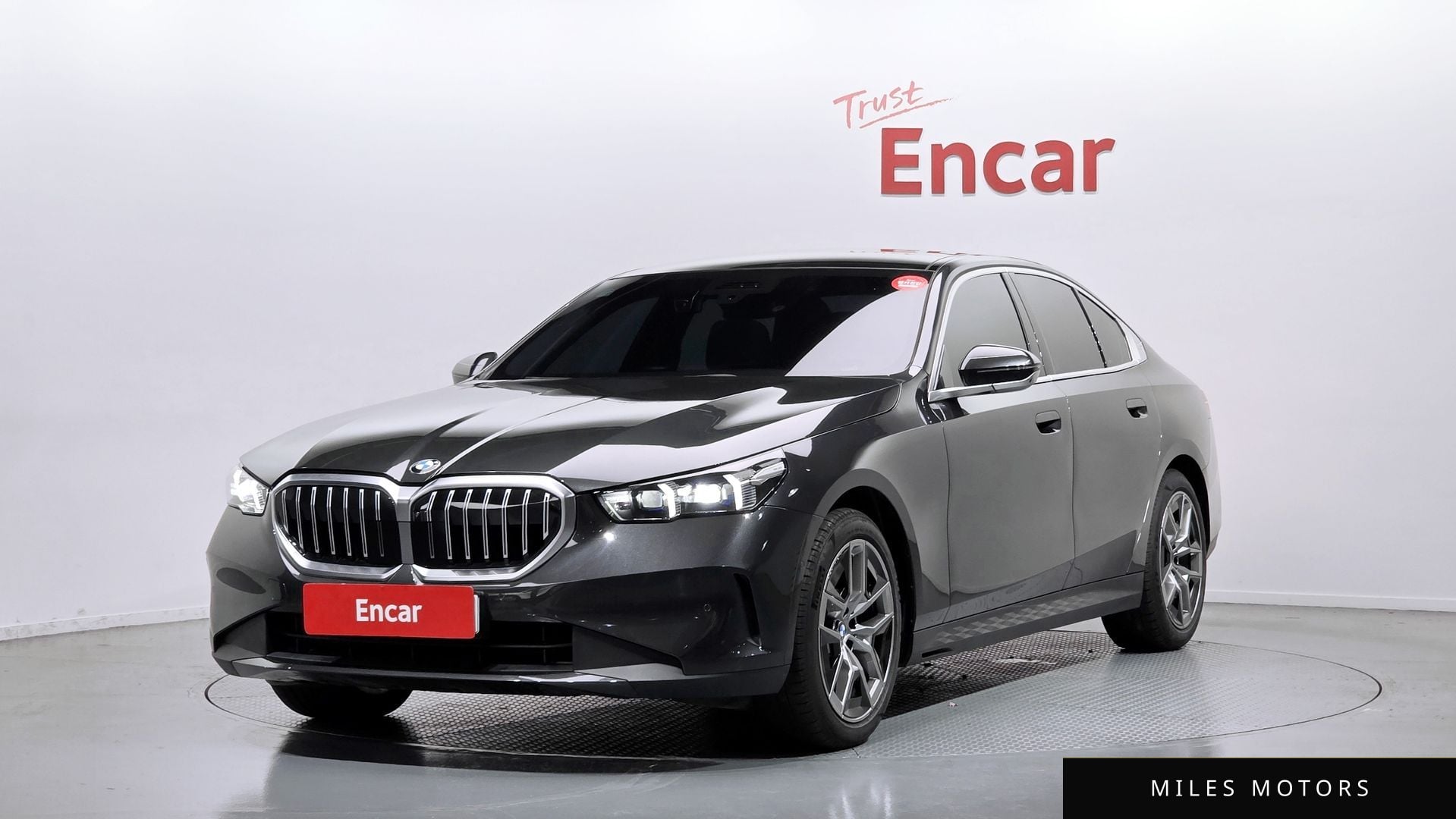 BMW 5 Series (G60) 2024 — фото 1 из 12