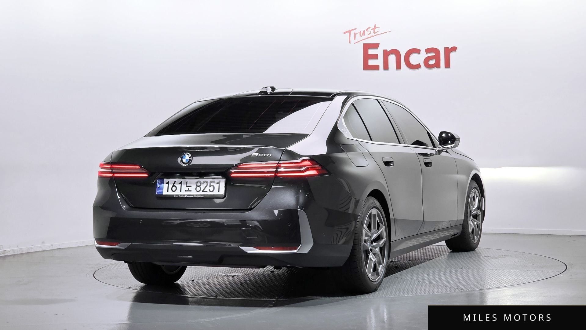 BMW 5 Series (G60) 2024 — миниатюра 2