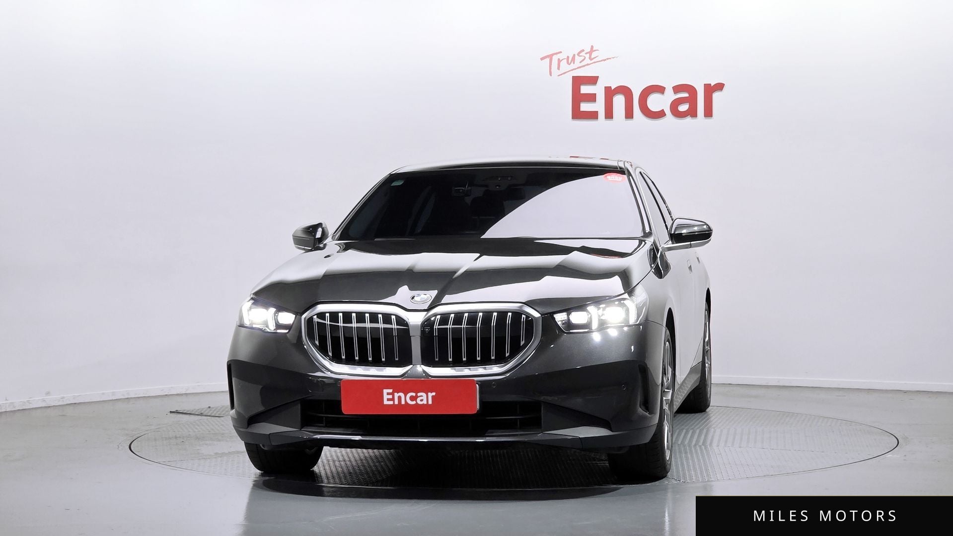 BMW 5 Series (G60) 2024 — миниатюра 3