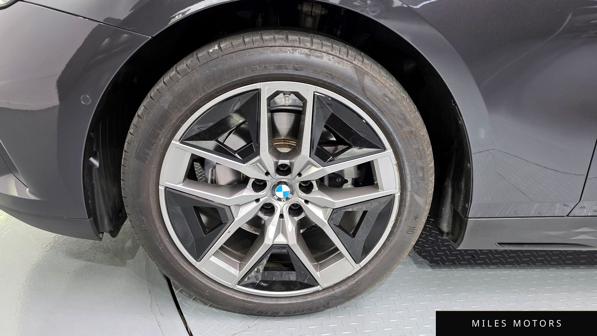 BMW 5 Series (G60) 2024 — миниатюра 5