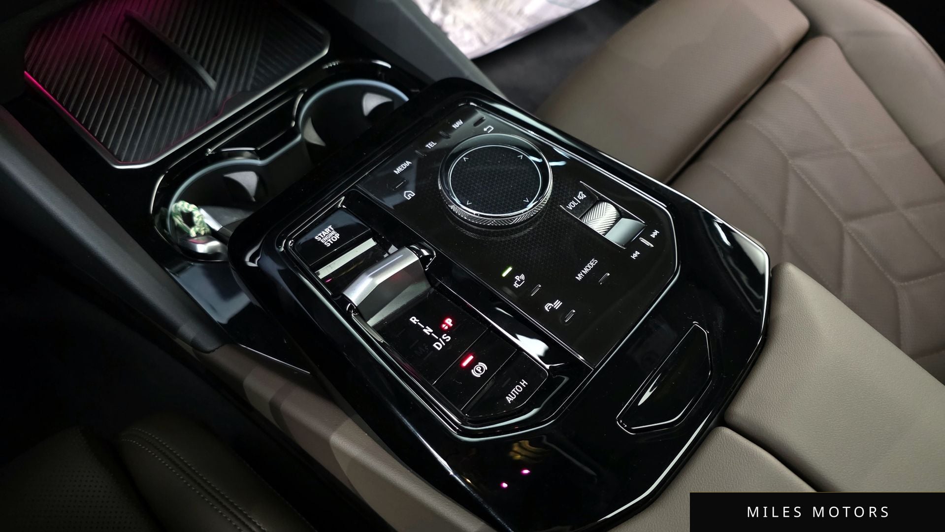 BMW 5 Series (G60) 2024 — миниатюра 12