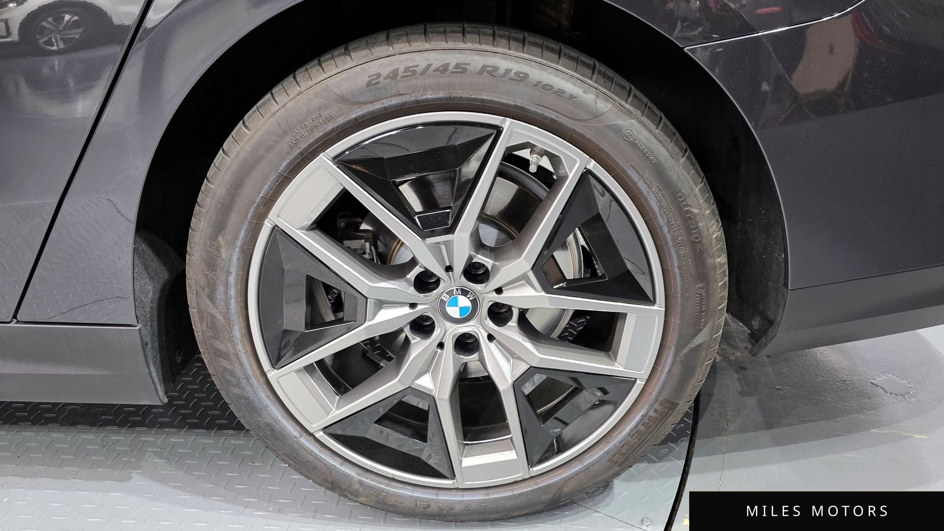 BMW 5 Series (G60) 2024 — миниатюра 7