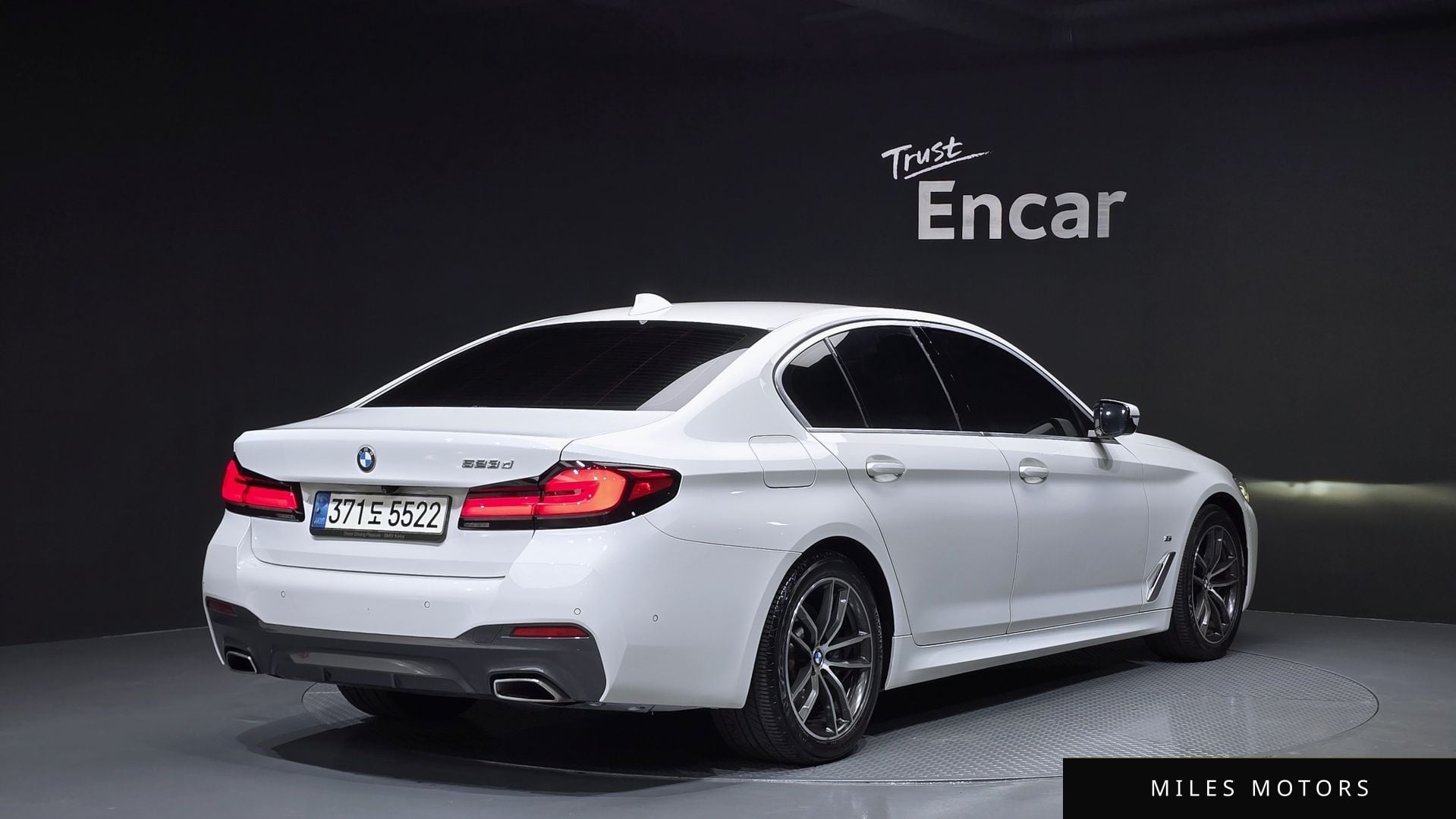 BMW 5 Series (G30) 2021 — миниатюра 2