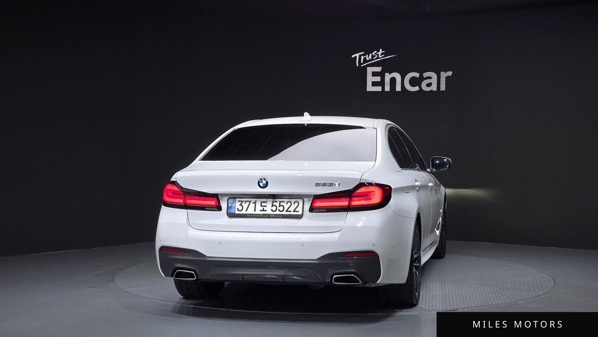 BMW 5 Series (G30) 2021 — миниатюра 4