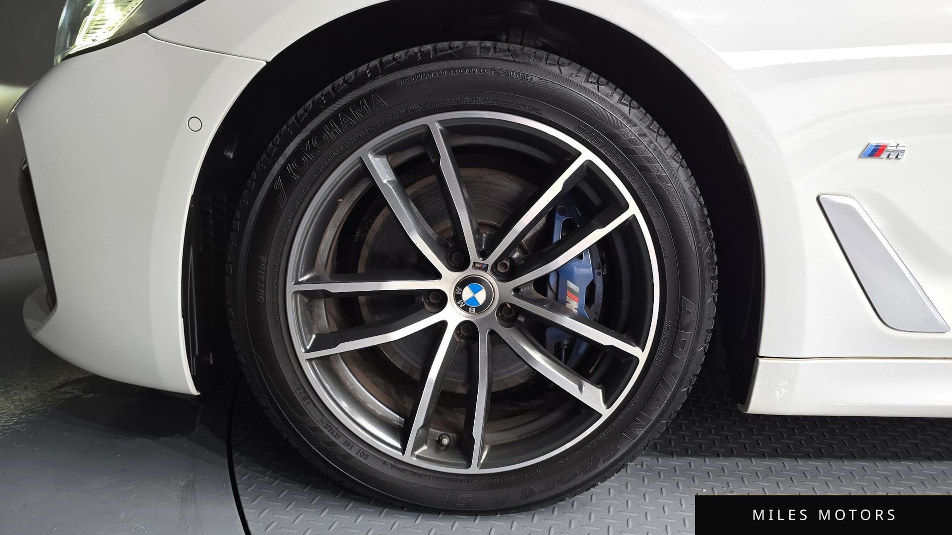 BMW 5 Series (G30) 2021 — миниатюра 5