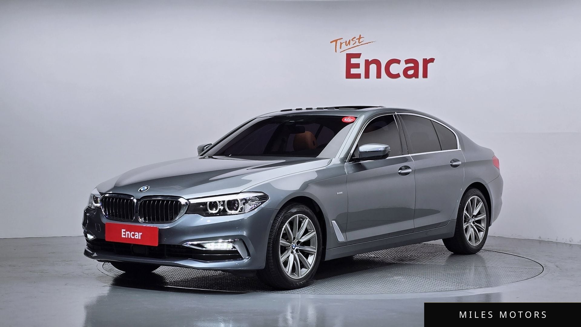BMW 5 Series (G30) 2018 — фото 1 из 12