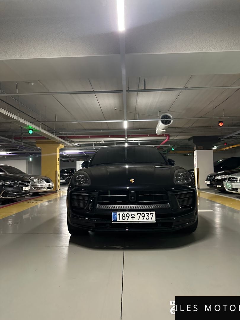 Porsche Macan 2023 — миниатюра 2