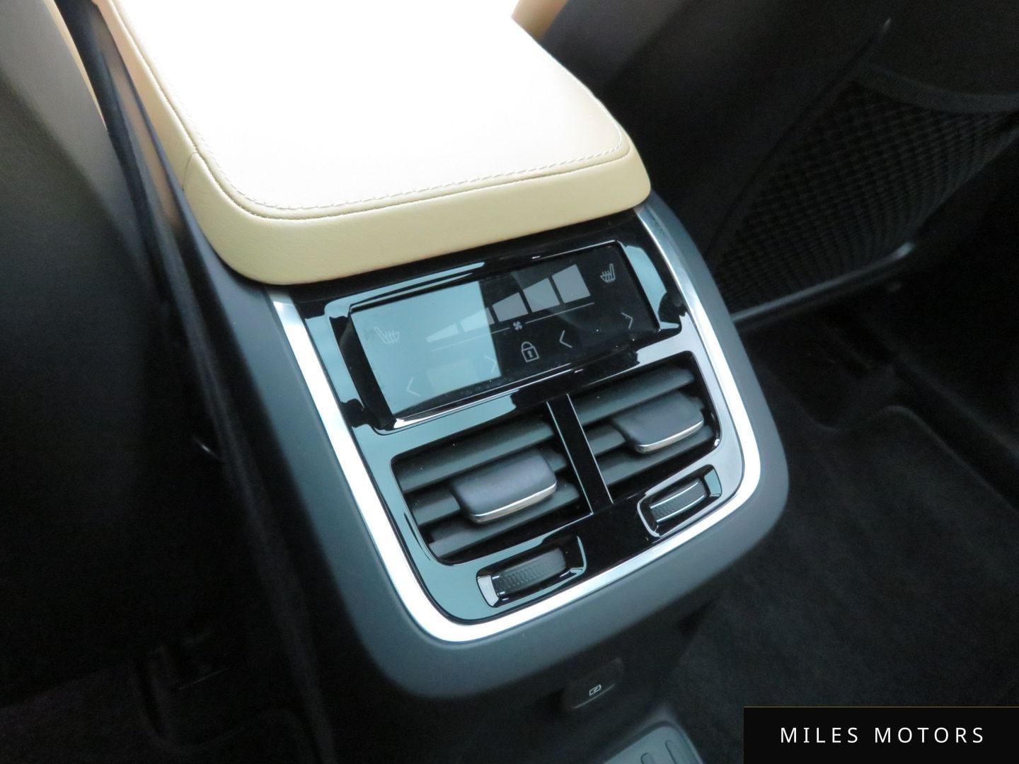 Volvo XC90 2024 — миниатюра 12