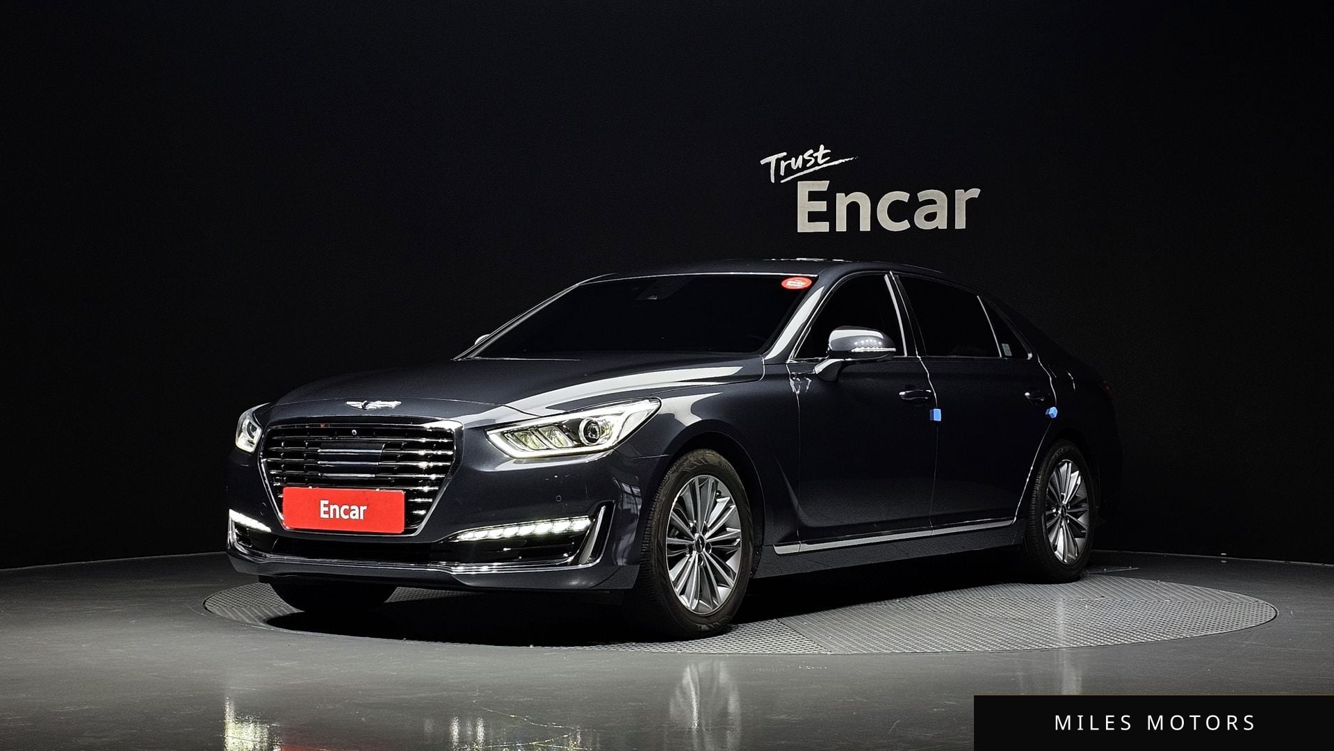 Genesis EQ900 2016 — фото 1 из 12