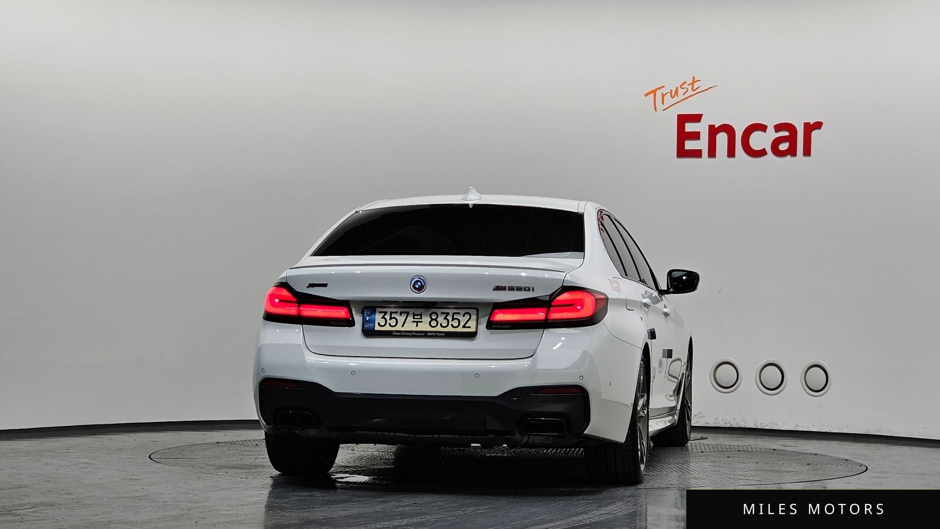 BMW 5 Series (G30) 2022 — миниатюра 3