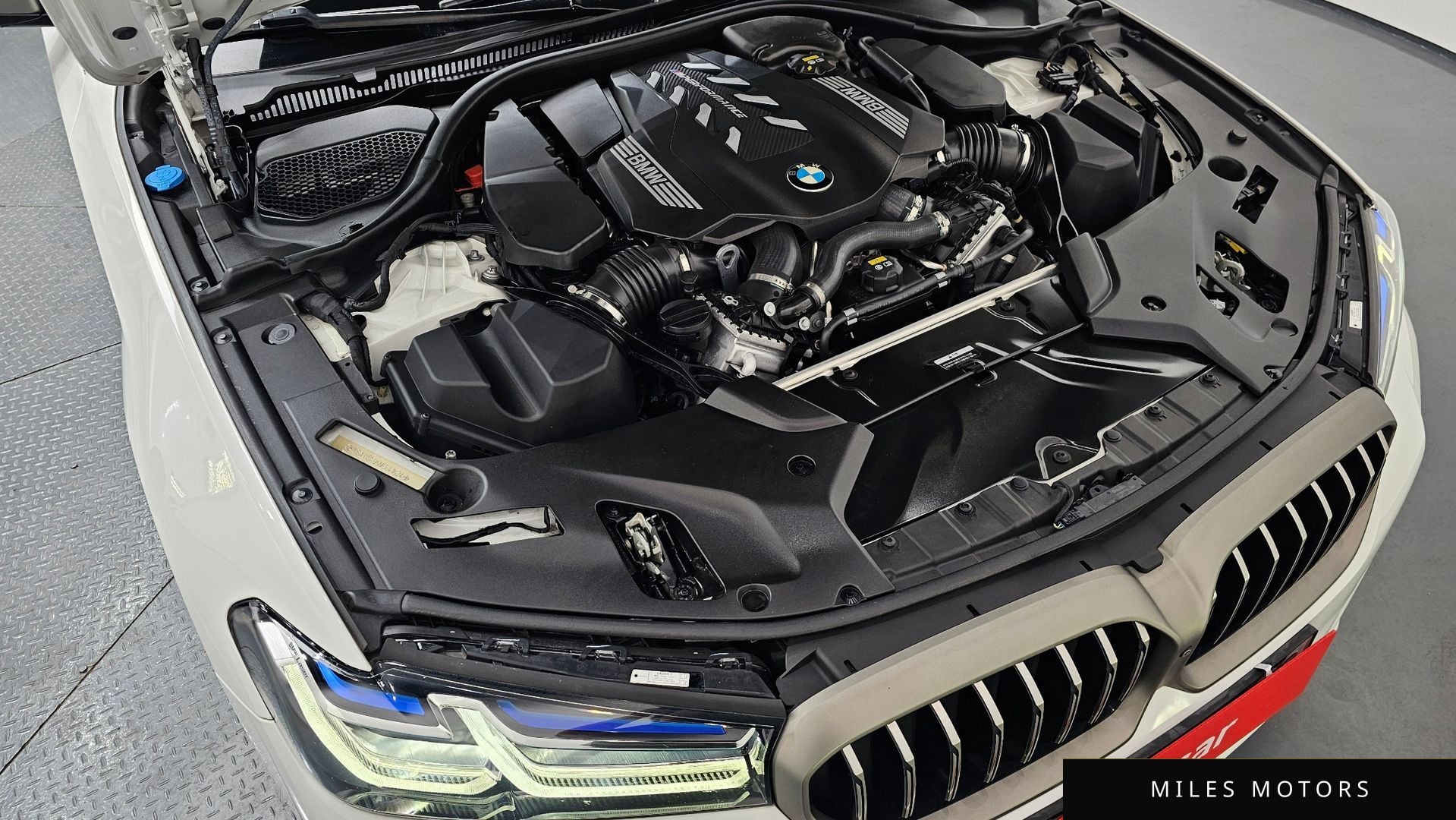 BMW 5 Series (G30) 2022 — миниатюра 5