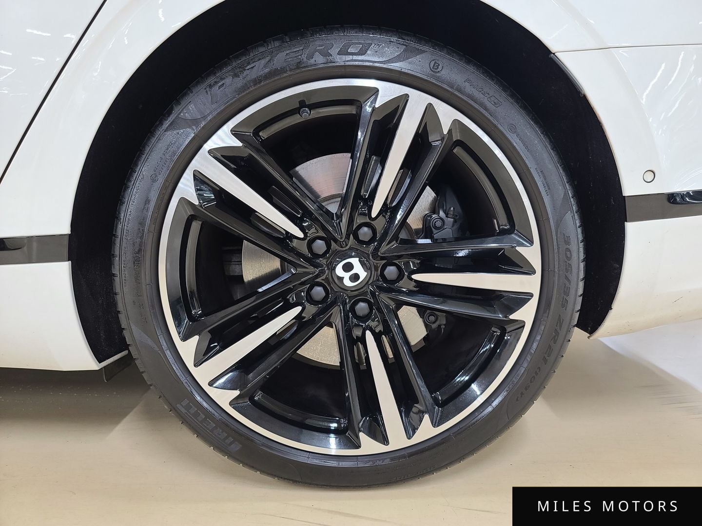 Bentley Flying Spur 2020 — миниатюра 5
