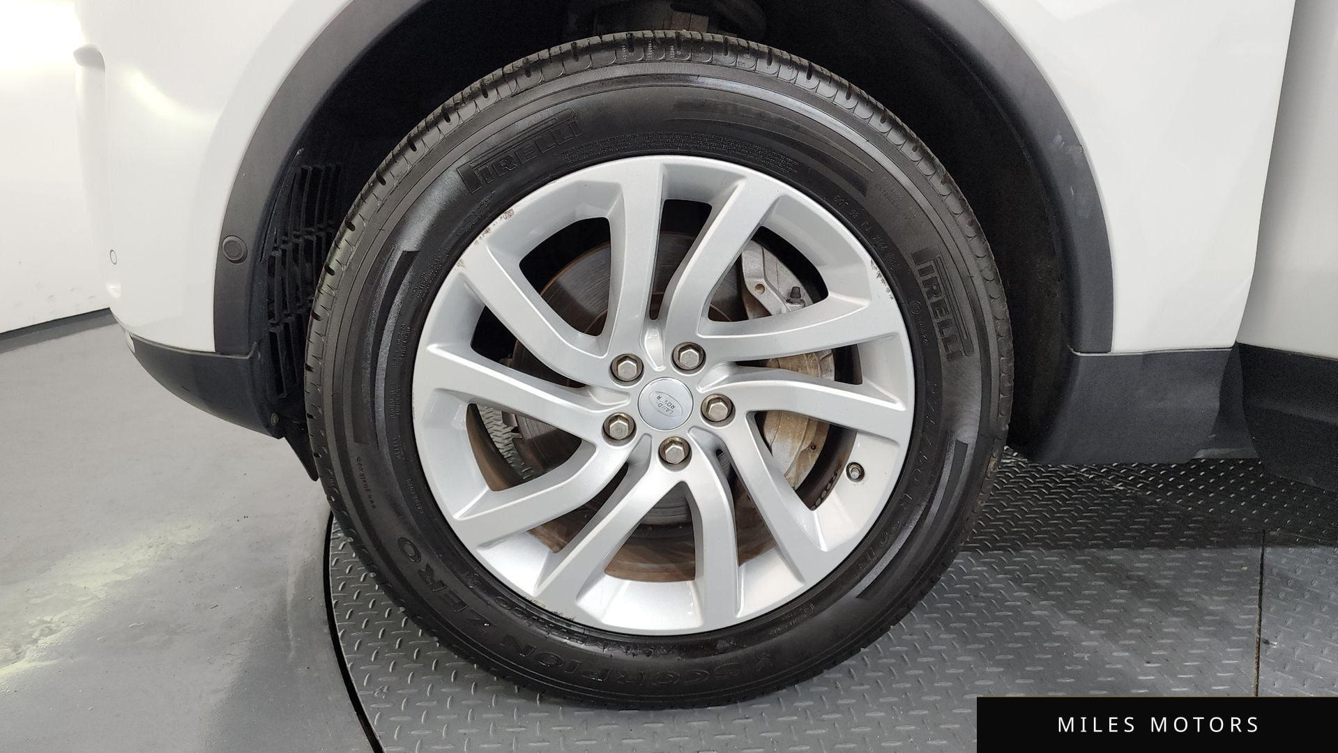 Land Rover Discovery 2019 — миниатюра 5