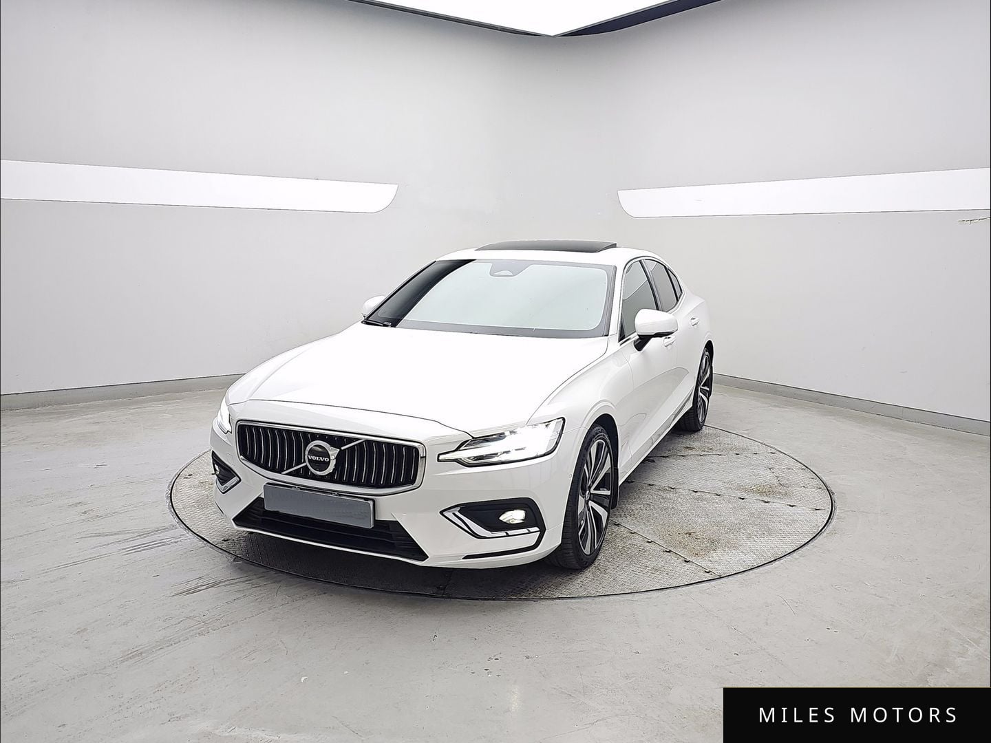 Volvo S60 2024 — фото 1 из 12