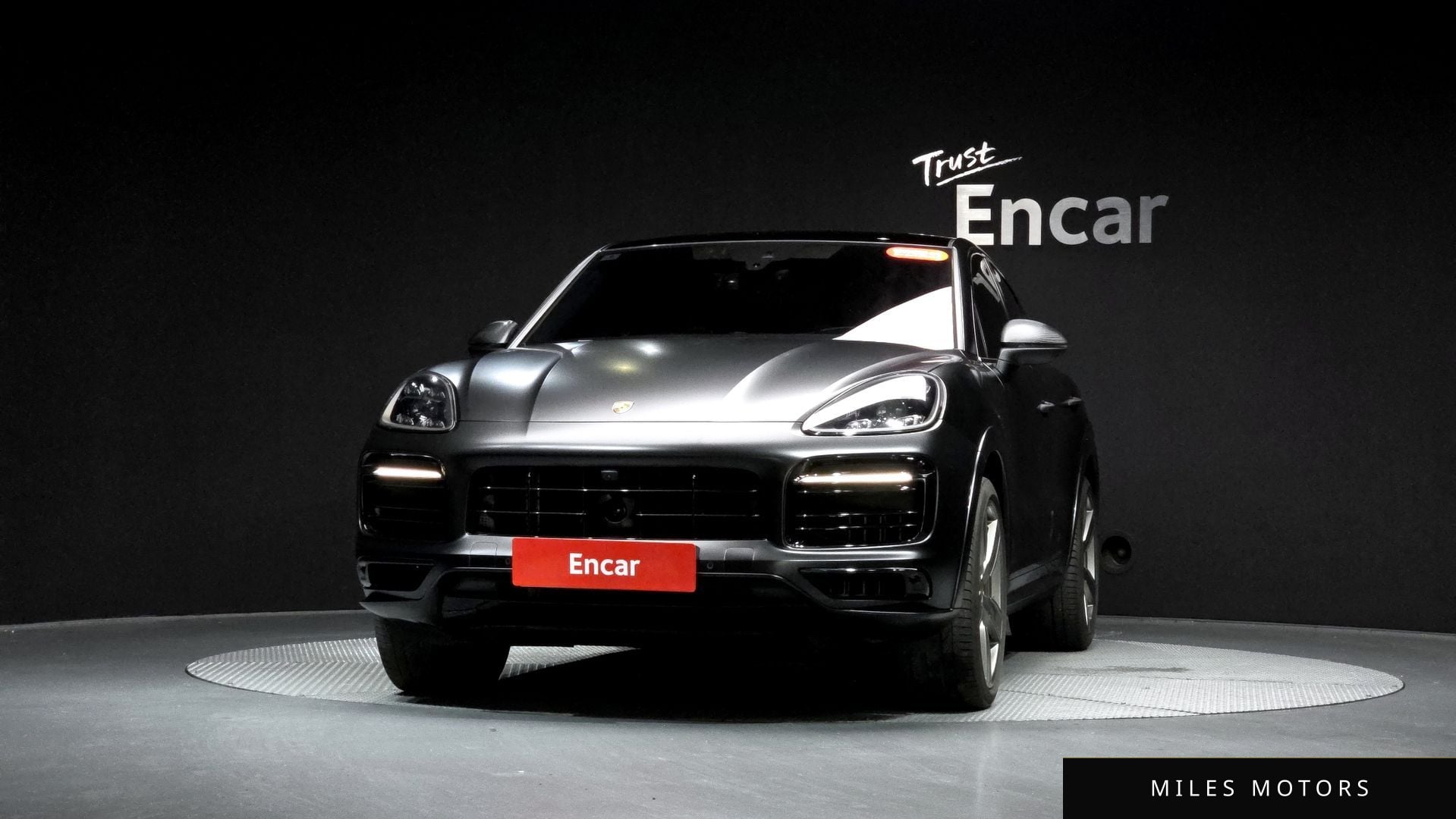 Porsche Cayenne 2023 — миниатюра 2