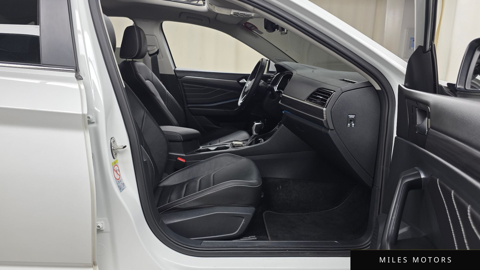 Volkswagen Jetta 2023 — миниатюра 11
