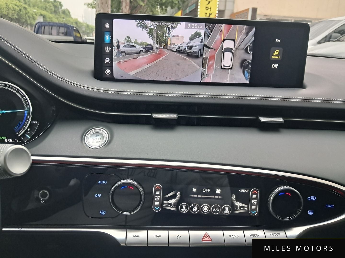 Genesis GV70 2022 — миниатюра 12