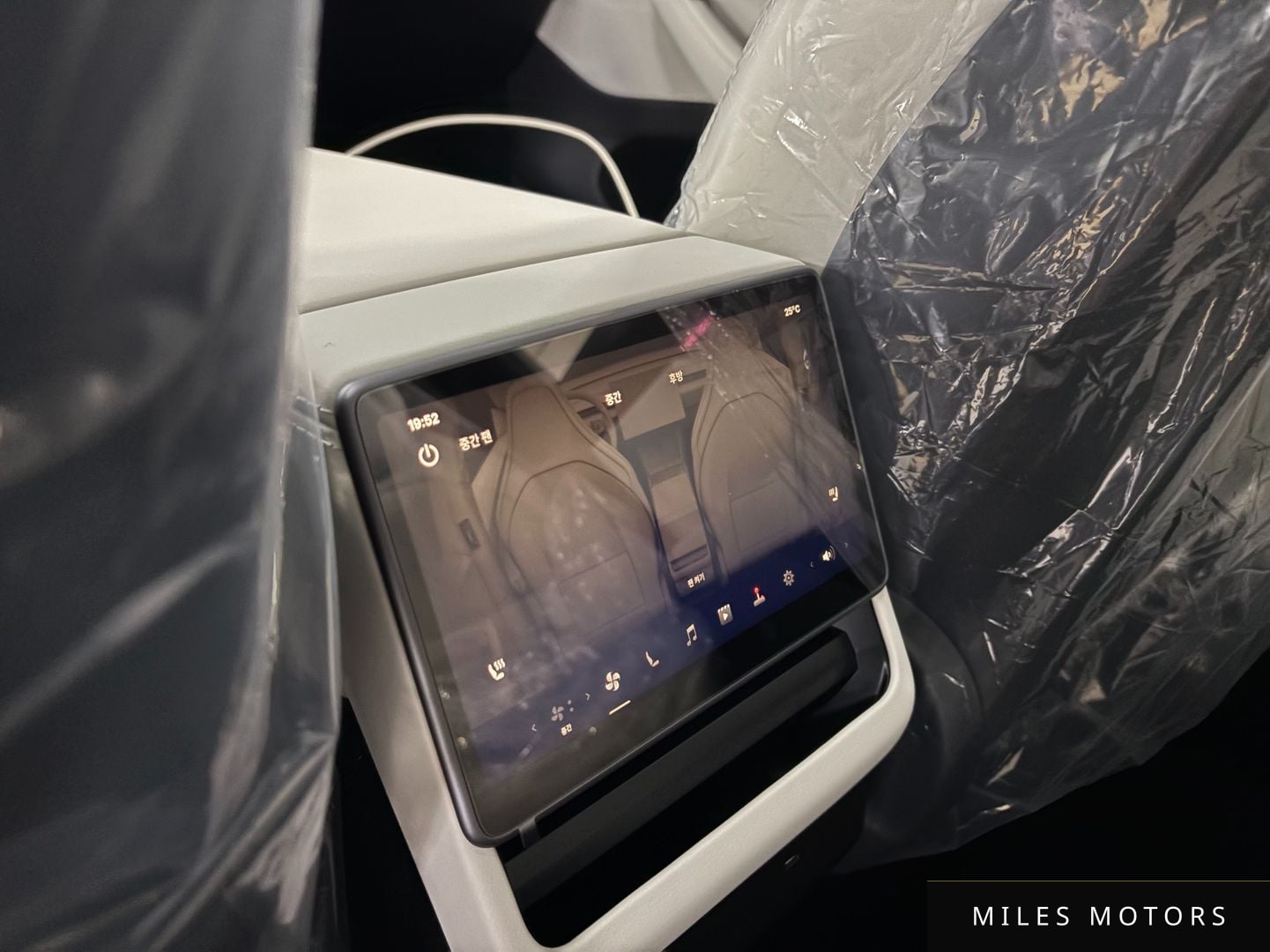Tesla Model Y 2026 — миниатюра 11