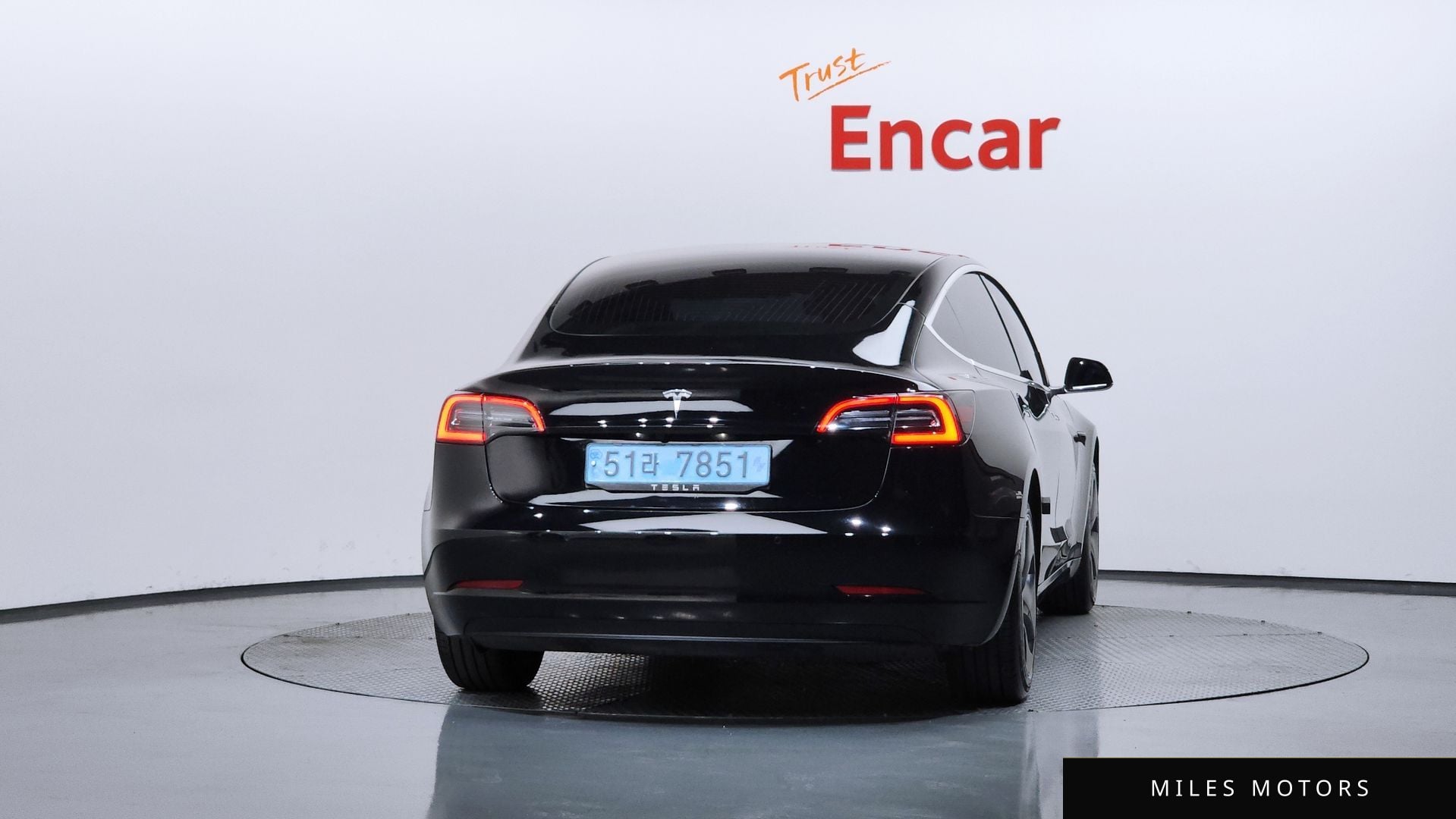 Tesla Model 3 2020 — миниатюра 4
