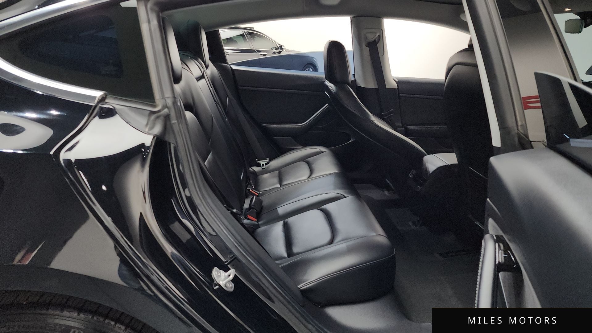 Tesla Model 3 2020 — миниатюра 11