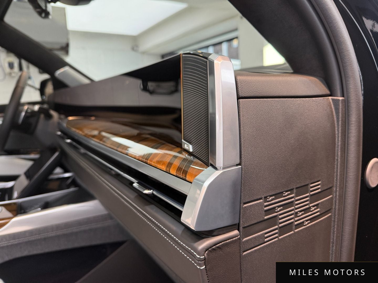 Cadillac Escalade 2025 — миниатюра 8