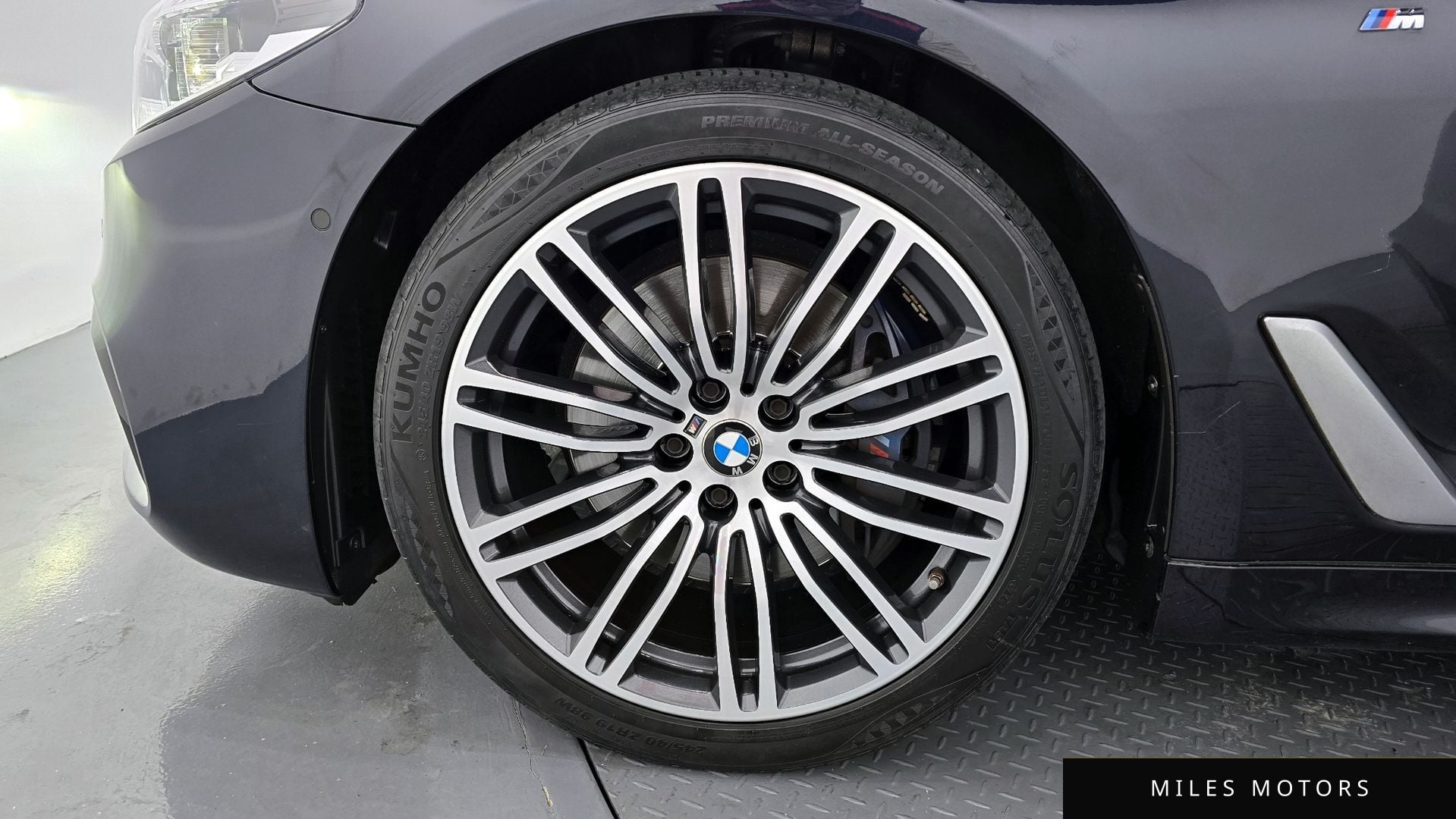 BMW 5 Series (G30) 2019 — миниатюра 5