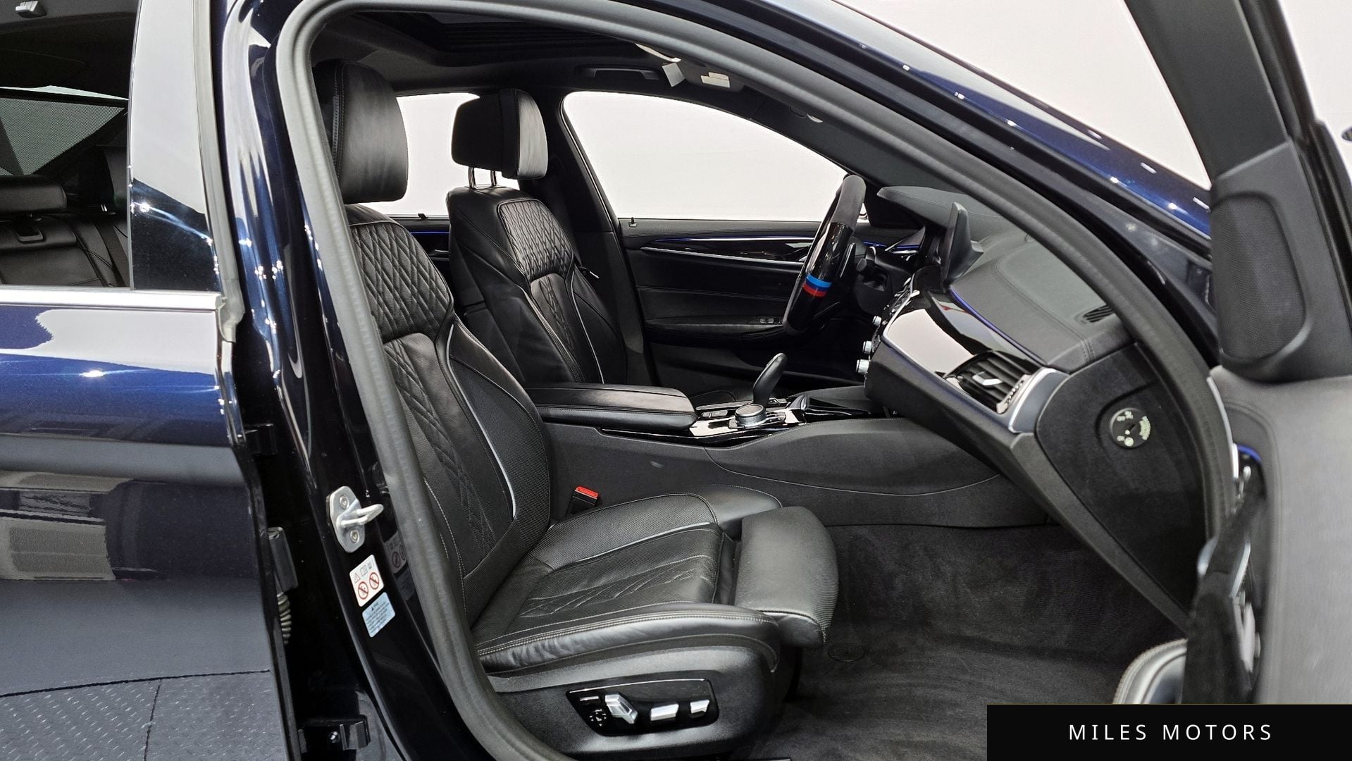 BMW 5 Series (G30) 2019 — миниатюра 11