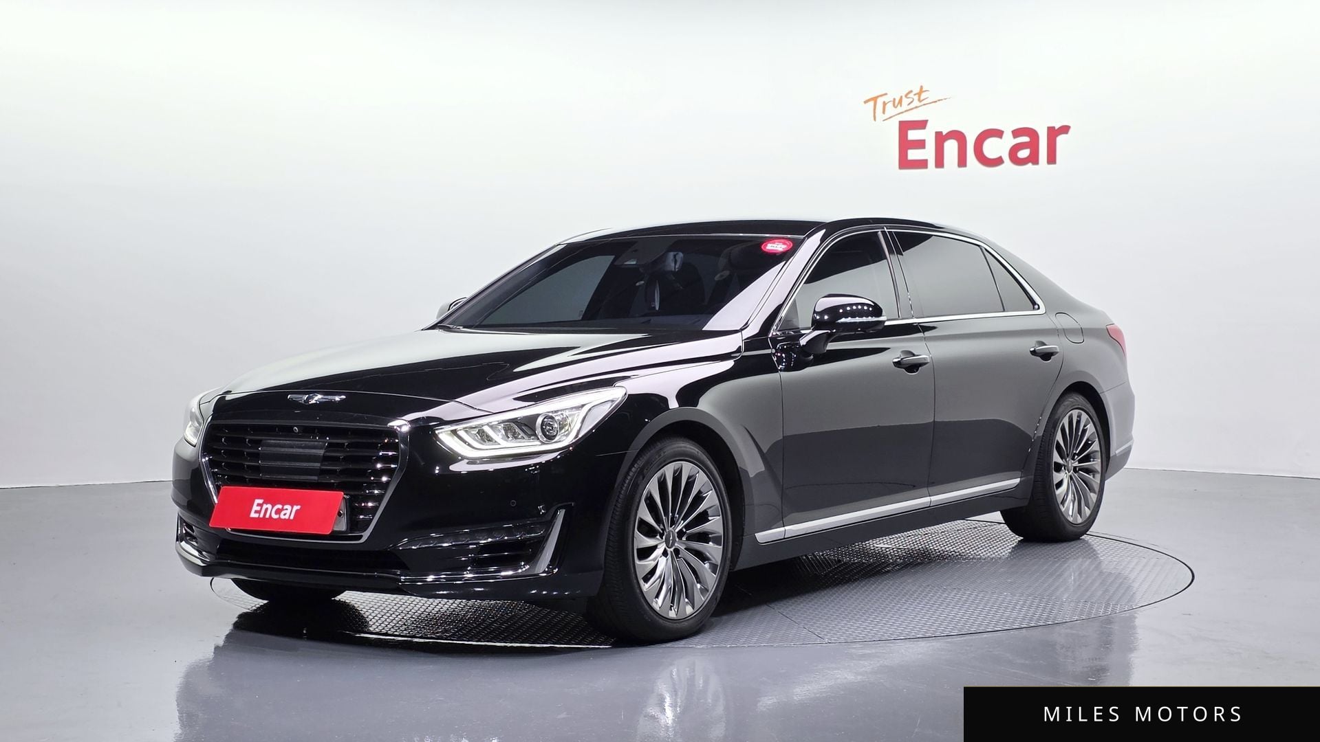 Genesis EQ900 2017 — фото 1 из 12