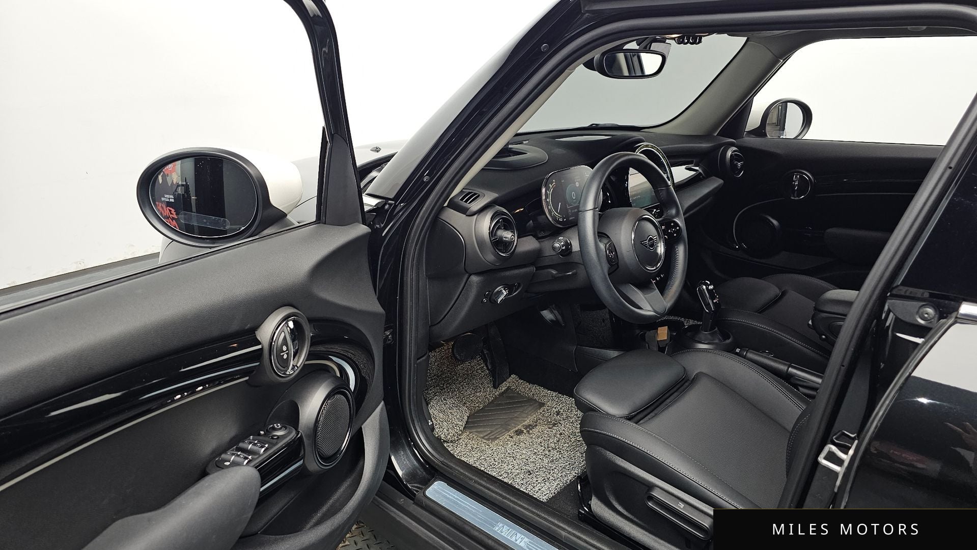 MINI Cooper 2023 — миниатюра 12