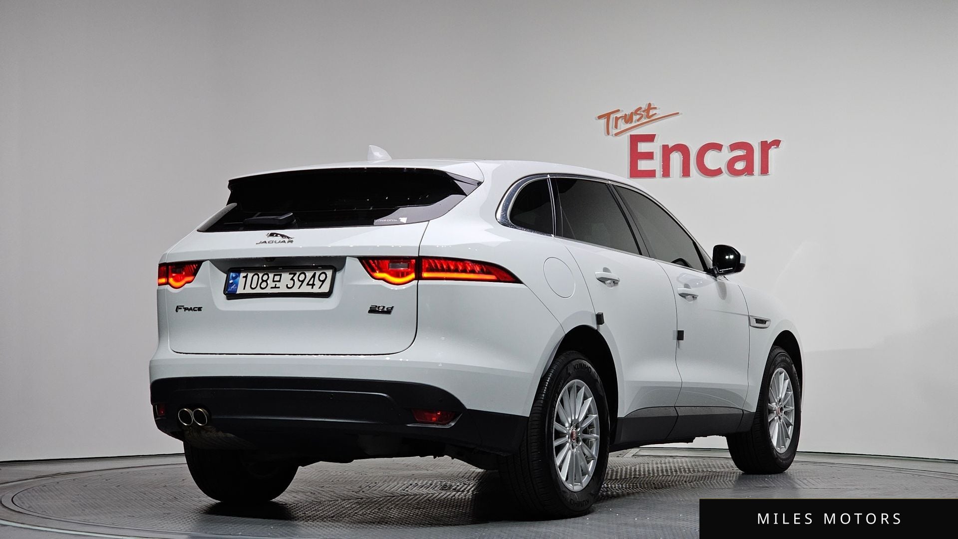 Jaguar F-PACE 2017 — миниатюра 2