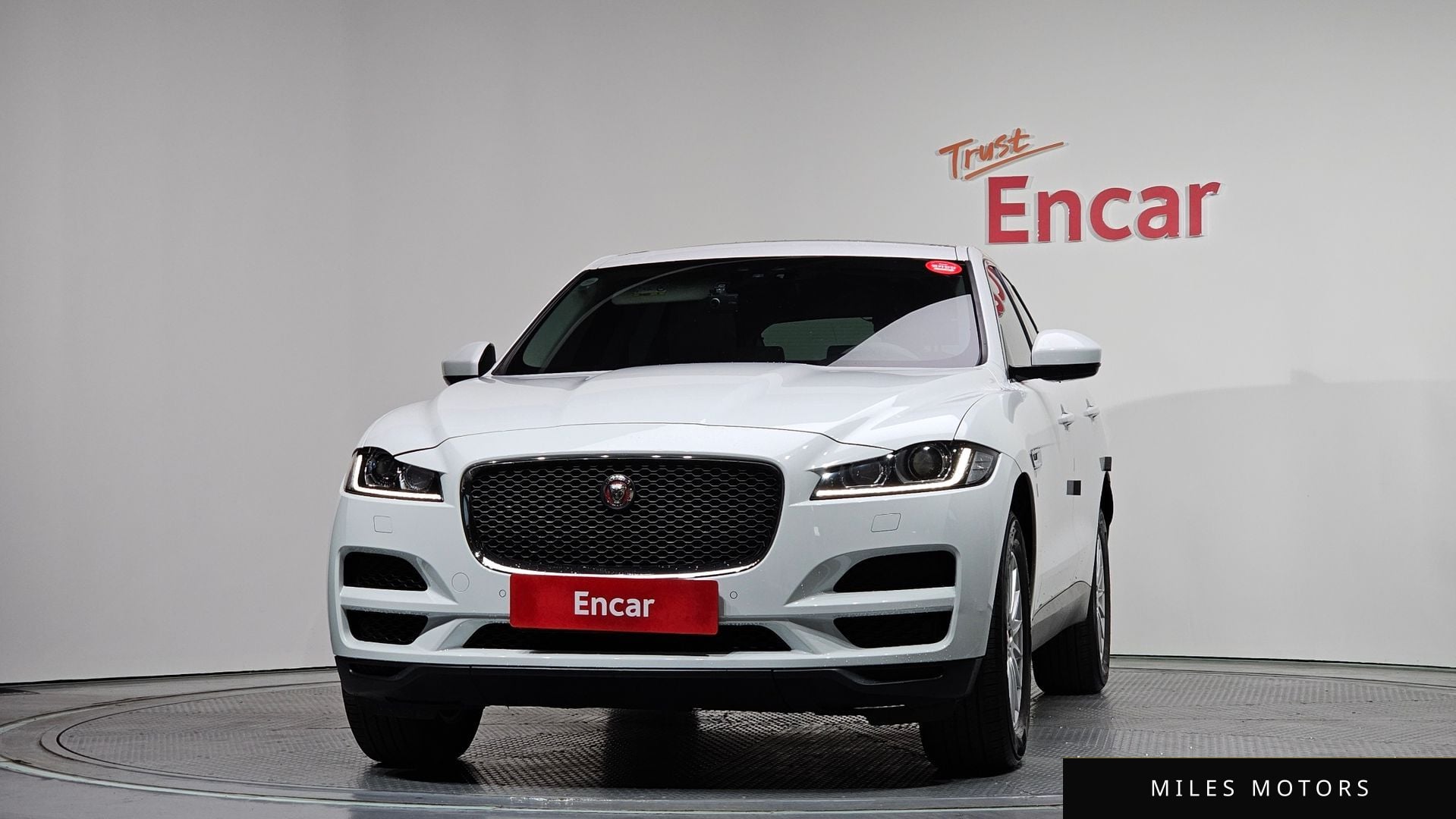 Jaguar F-PACE 2017 — миниатюра 3