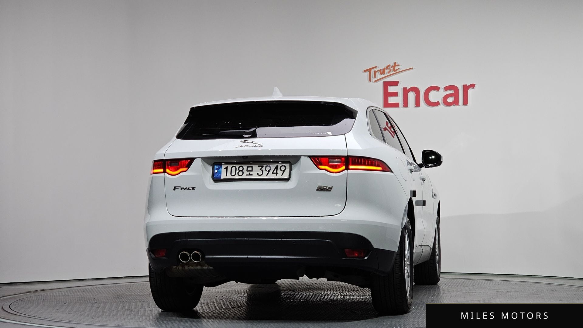 Jaguar F-PACE 2017 — миниатюра 4