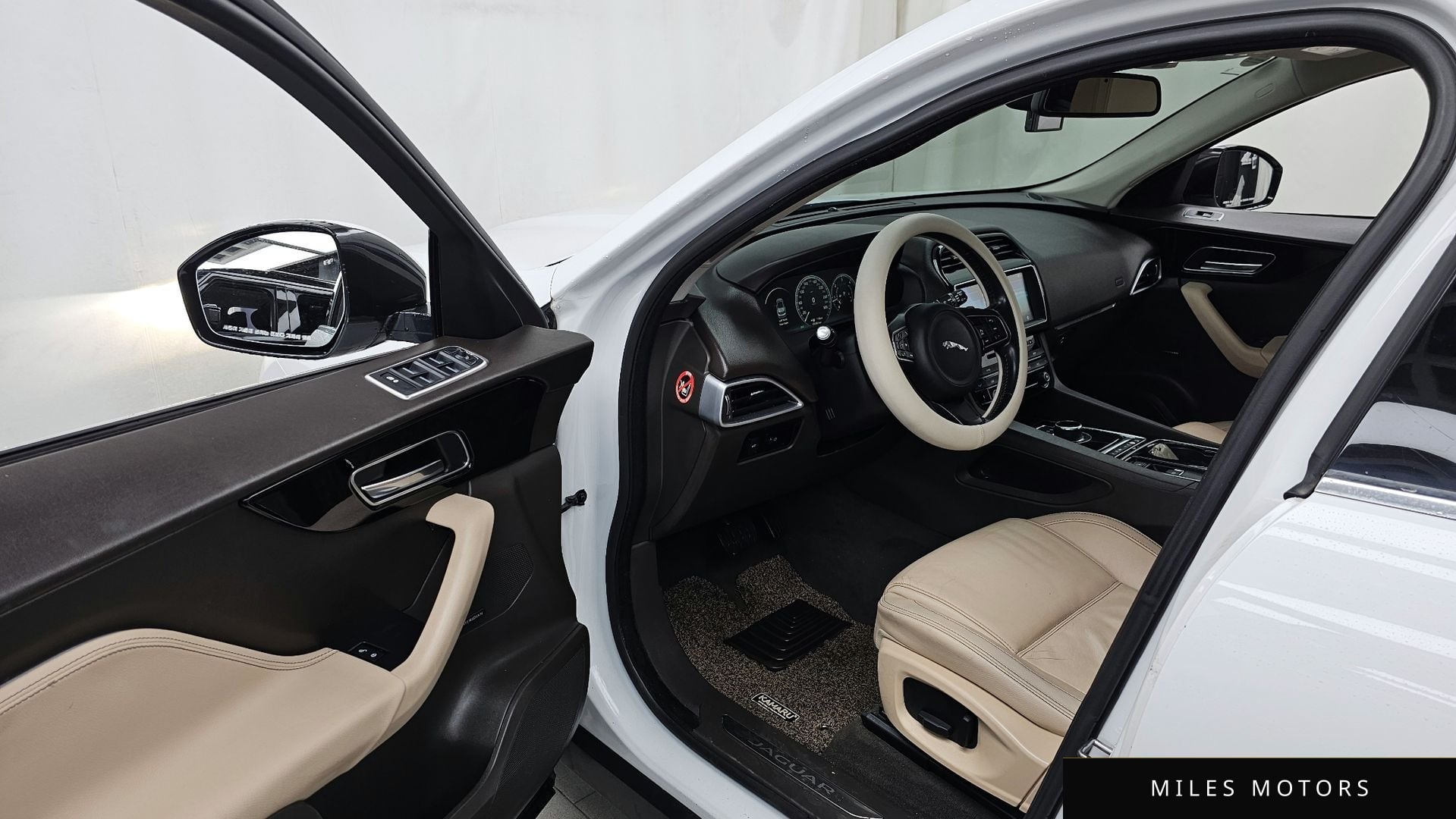 Jaguar F-PACE 2017 — миниатюра 10