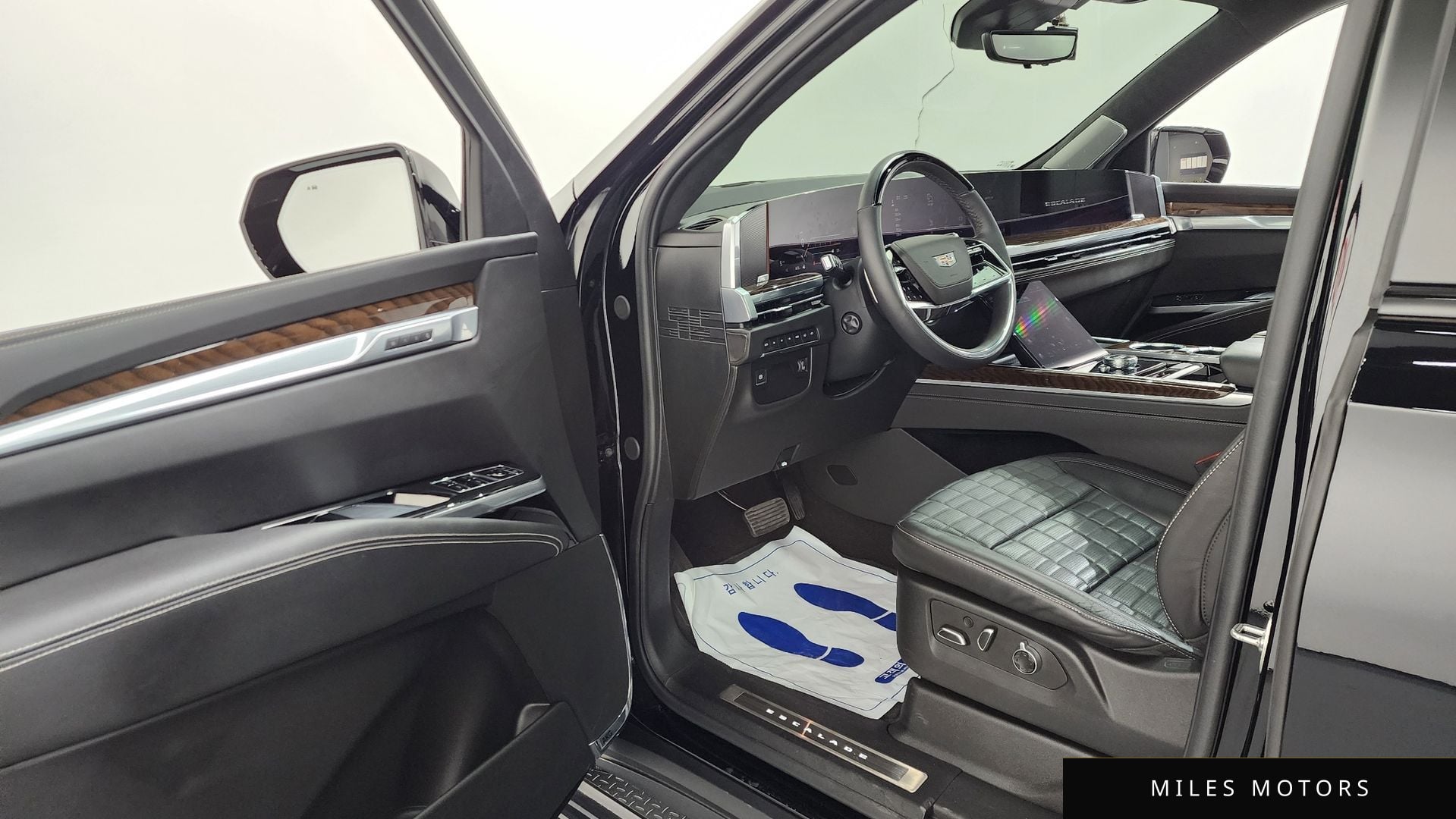 Cadillac Escalade 2025 — миниатюра 10
