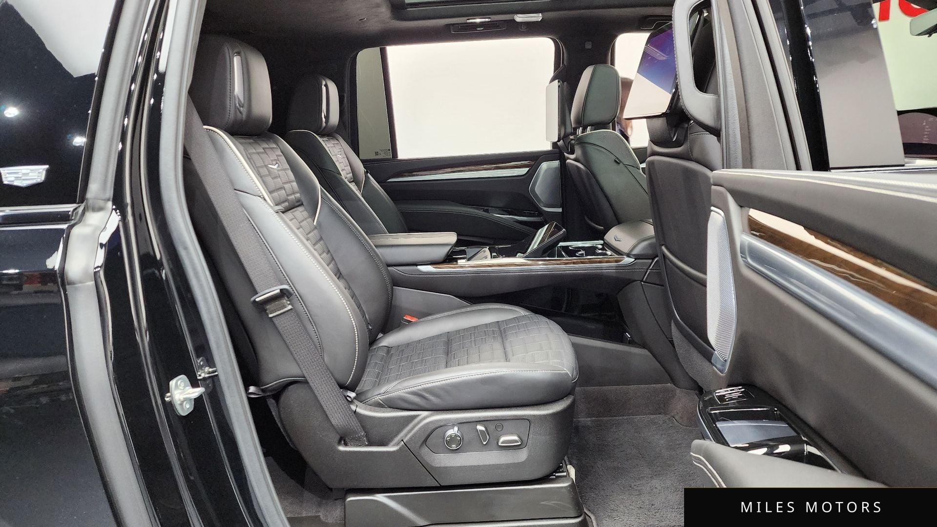 Cadillac Escalade 2025 — миниатюра 11
