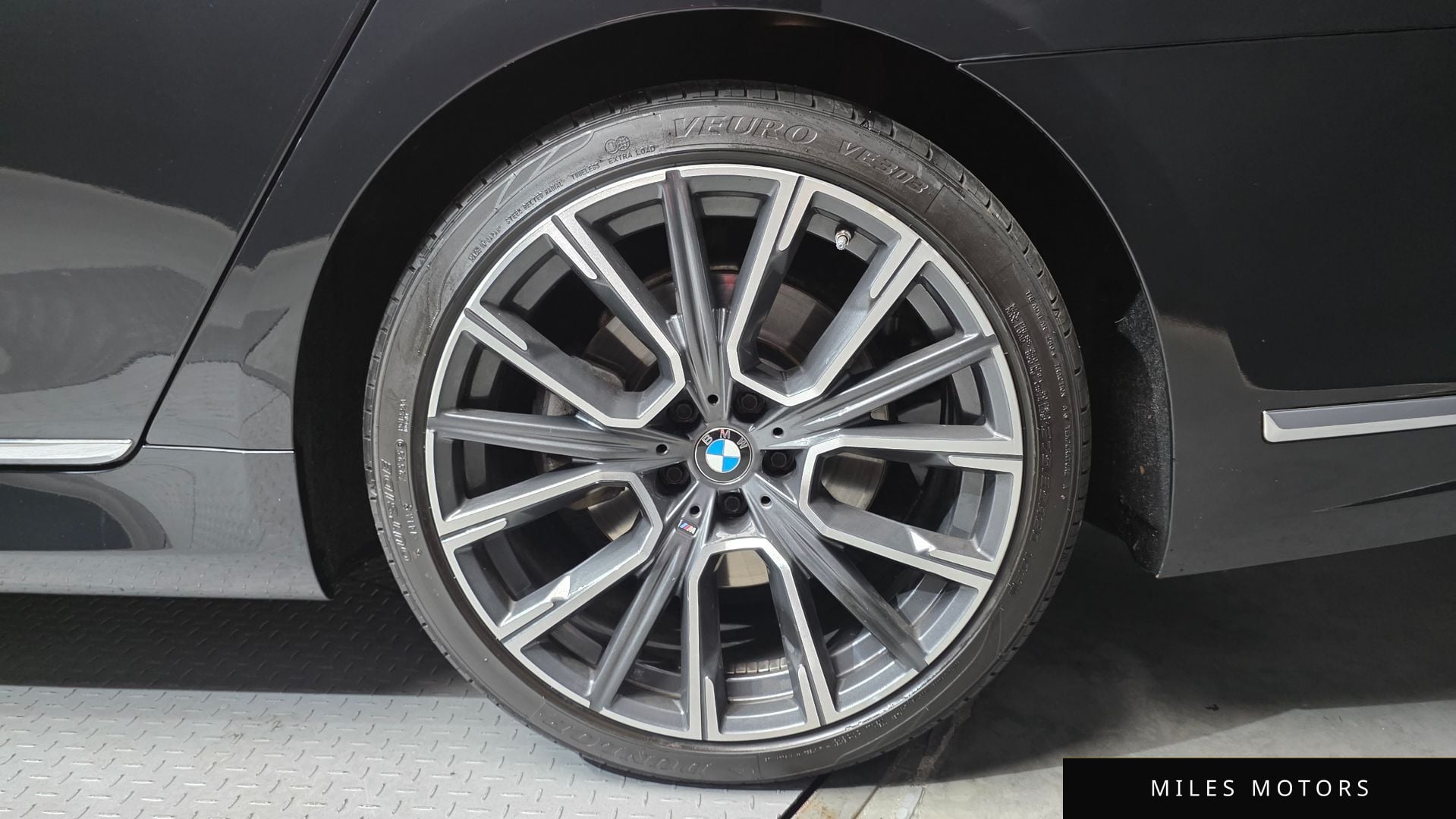 BMW 7 Series (G11) 2022 — миниатюра 7