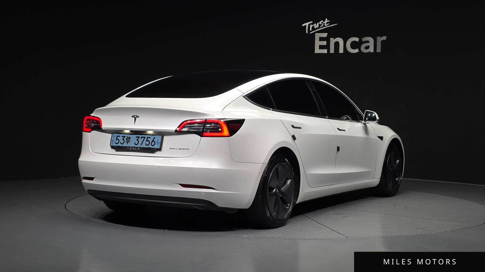 Tesla Model 3 2020 — миниатюра 2