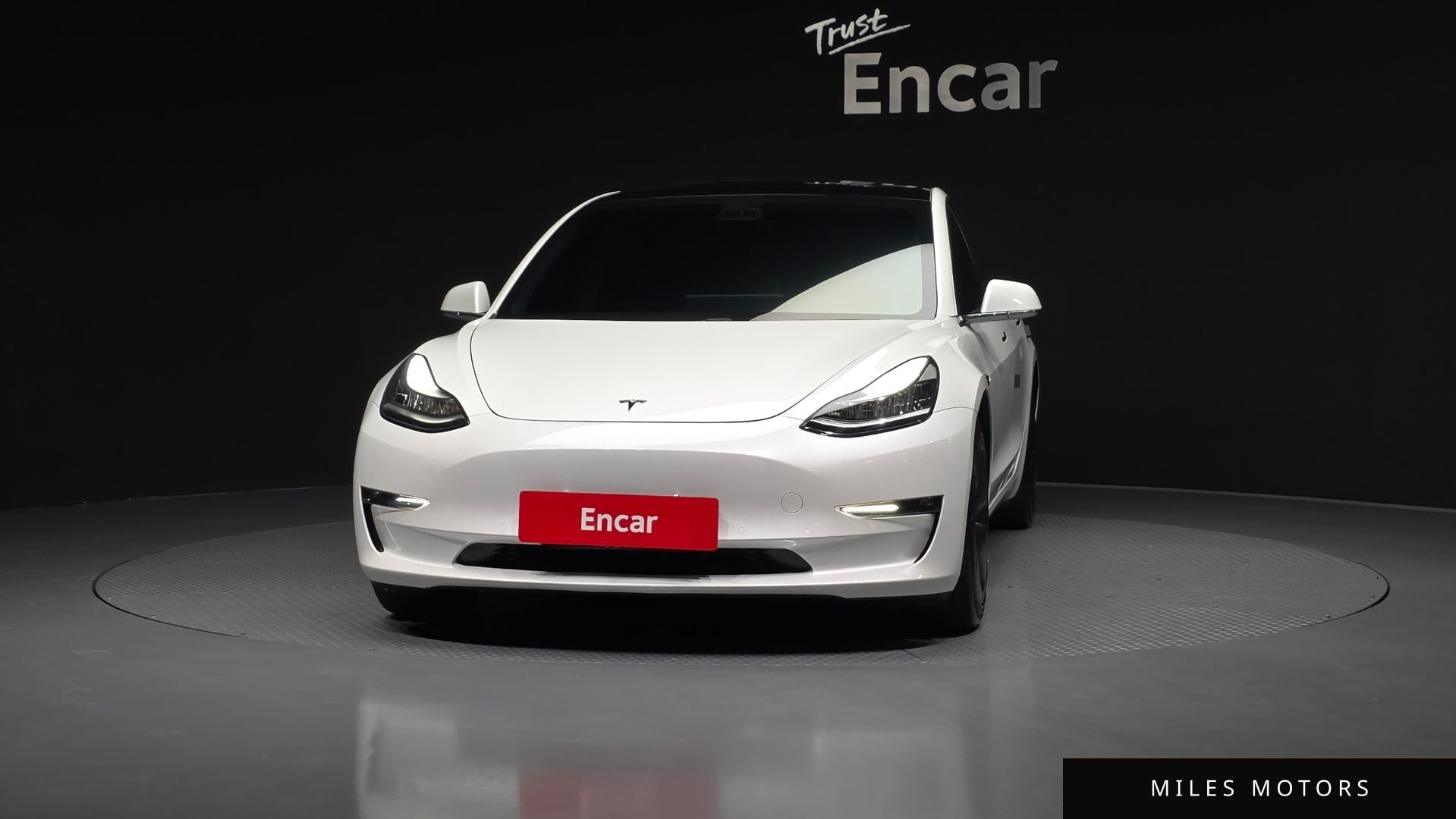 Tesla Model 3 2020 — миниатюра 3