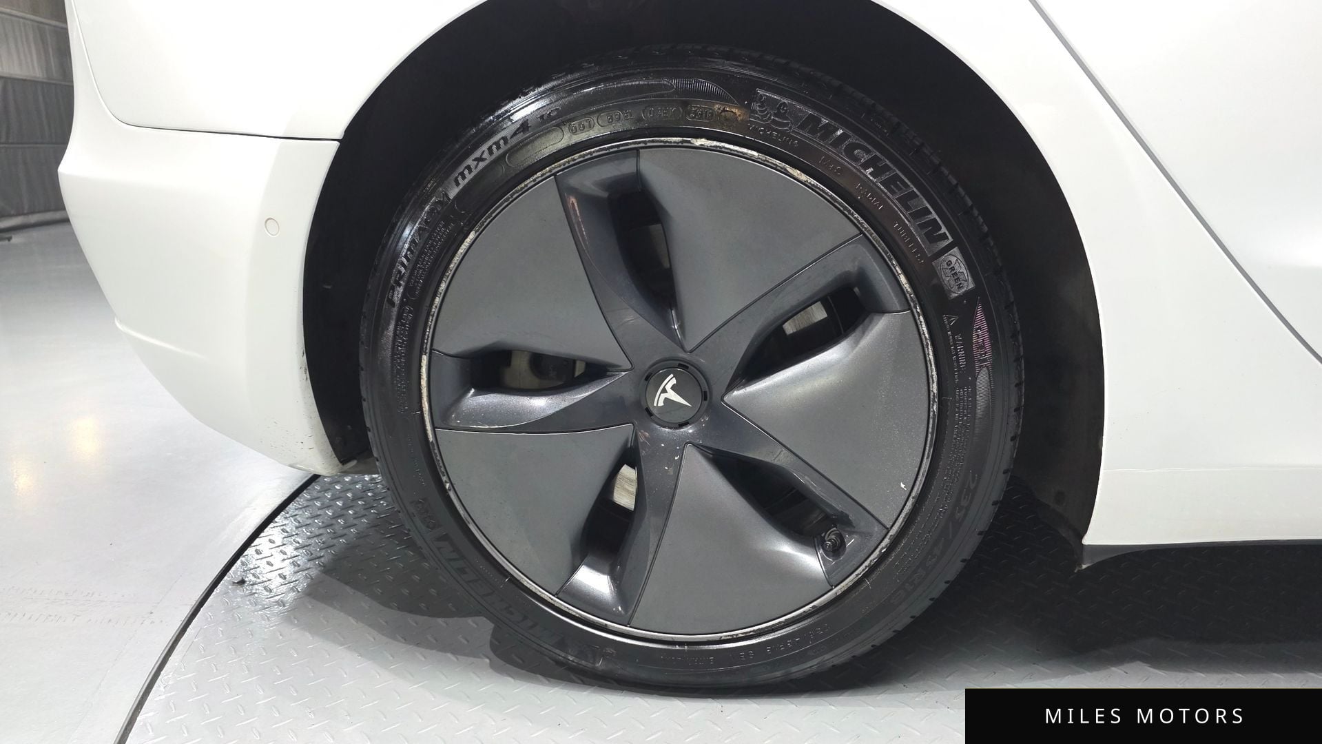 Tesla Model 3 2020 — миниатюра 5