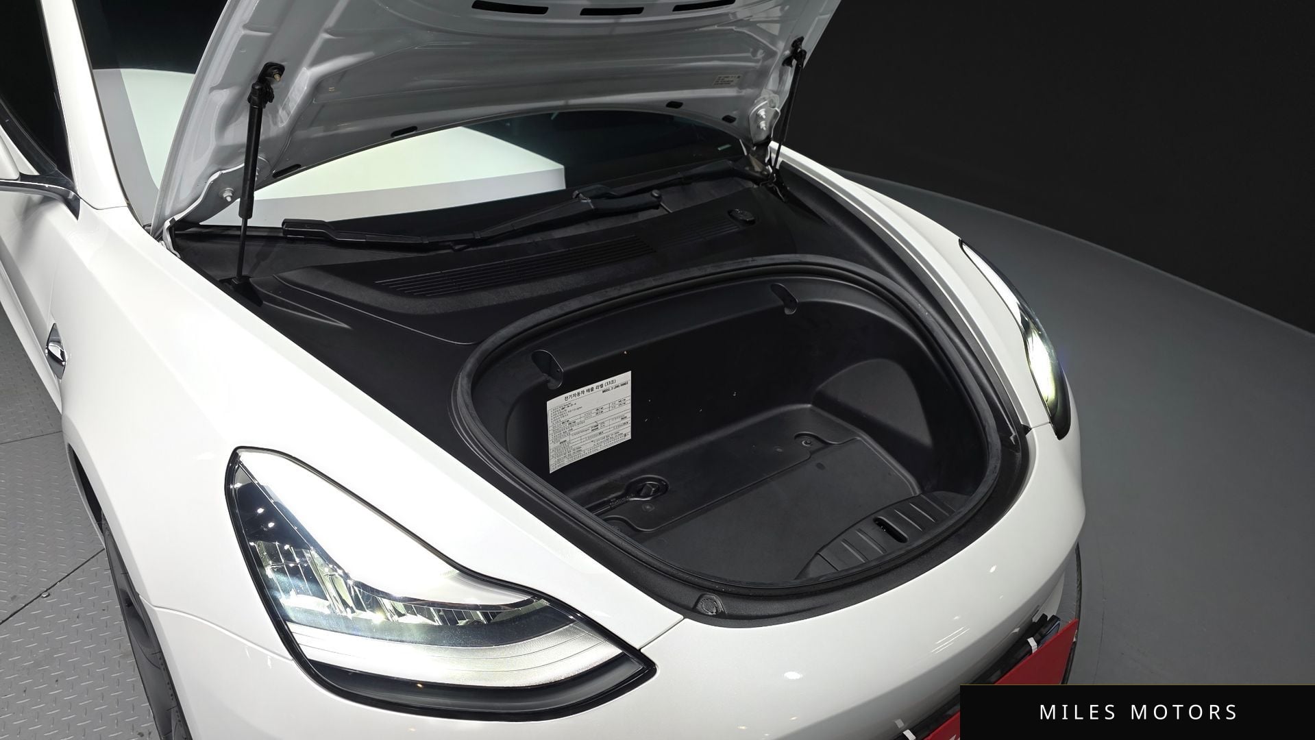 Tesla Model 3 2020 — миниатюра 6