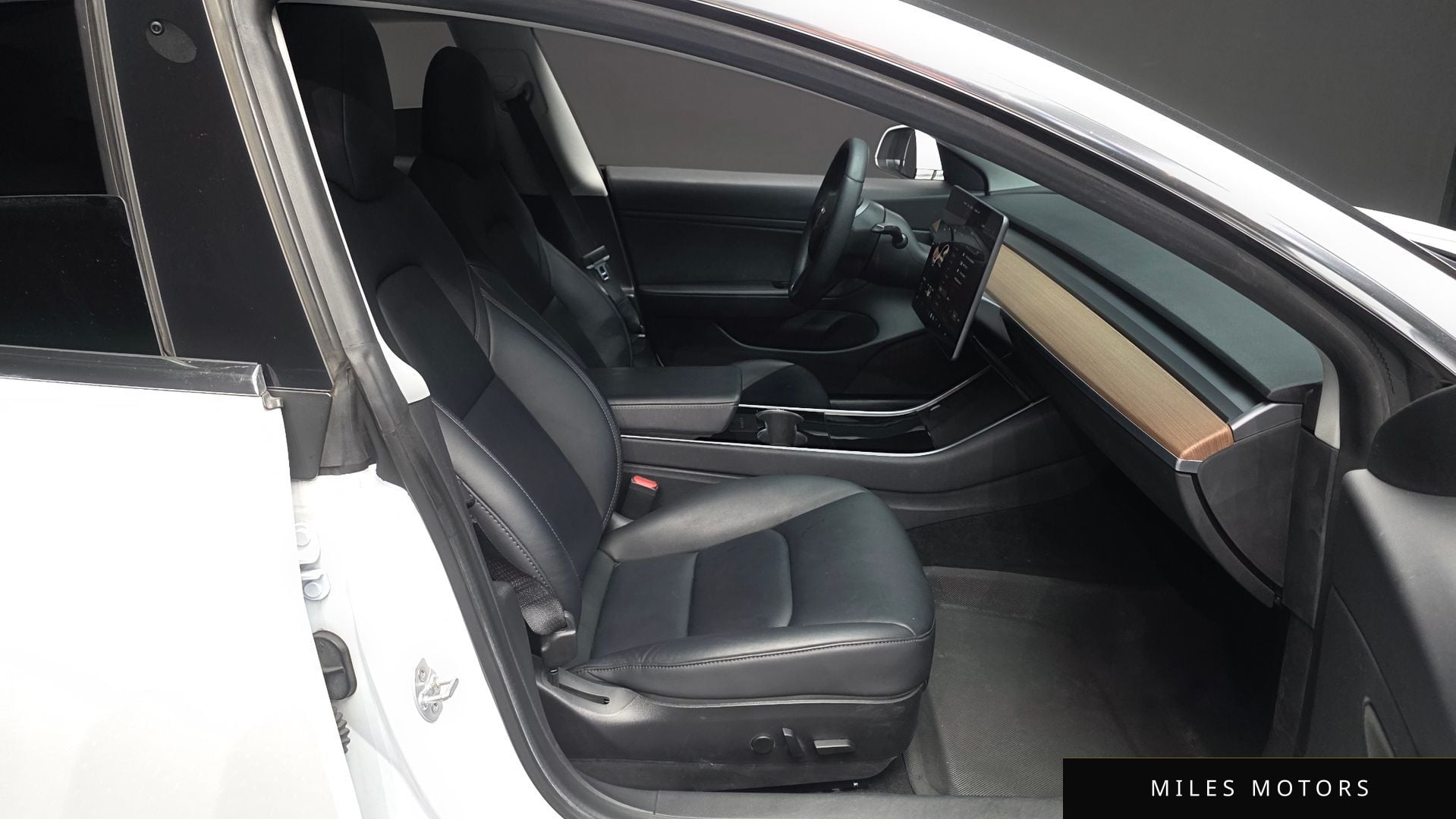 Tesla Model 3 2020 — миниатюра 11