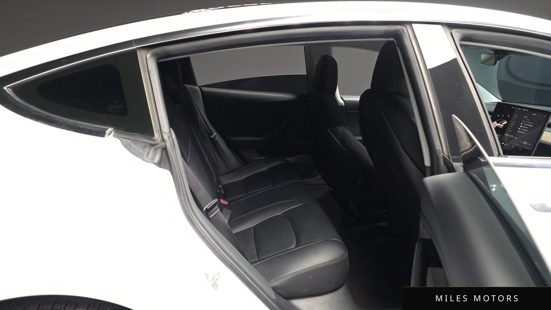 Tesla Model 3 2020 — миниатюра 12