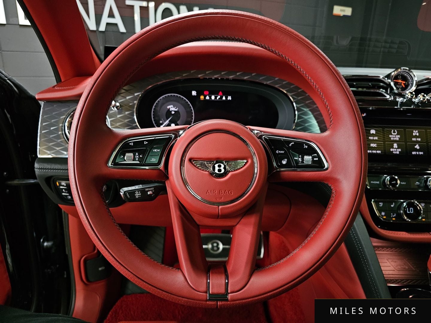 Bentley Bentayga 2022 — миниатюра 11
